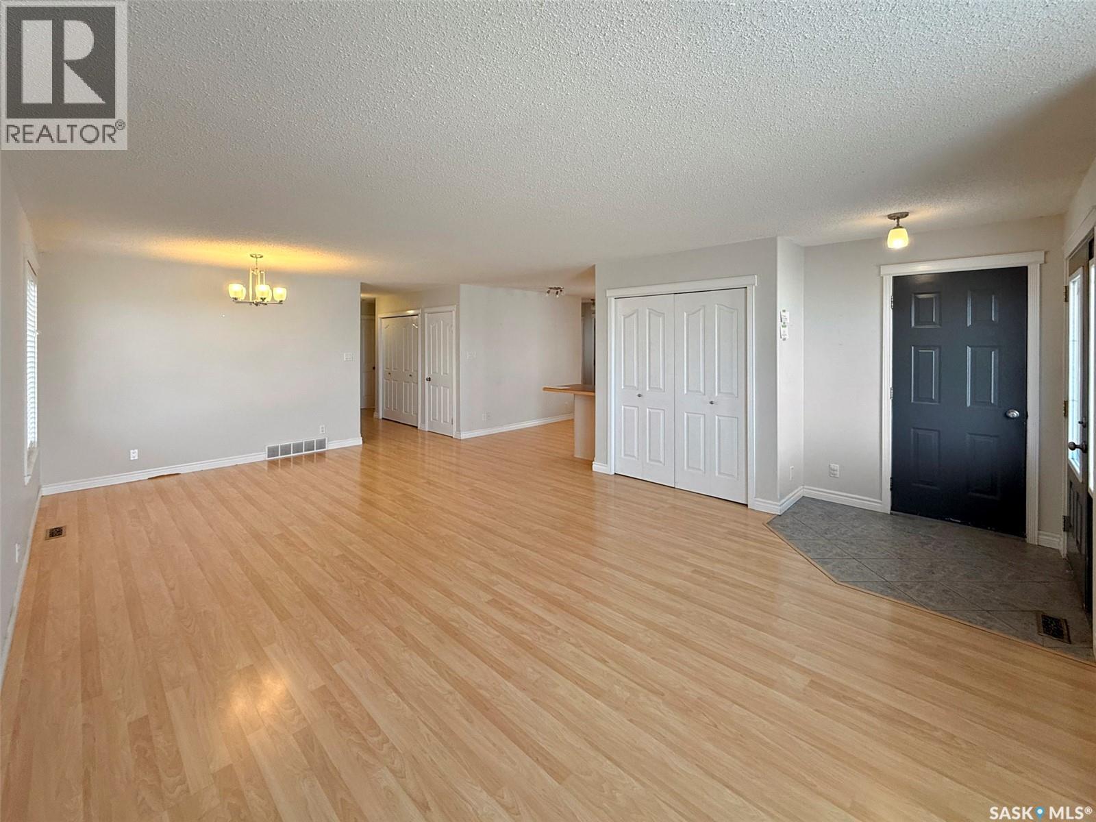 522 Battleford Trail, Swift Current, Saskatchewan  S9H 5C6 - Photo 4 - SK017500