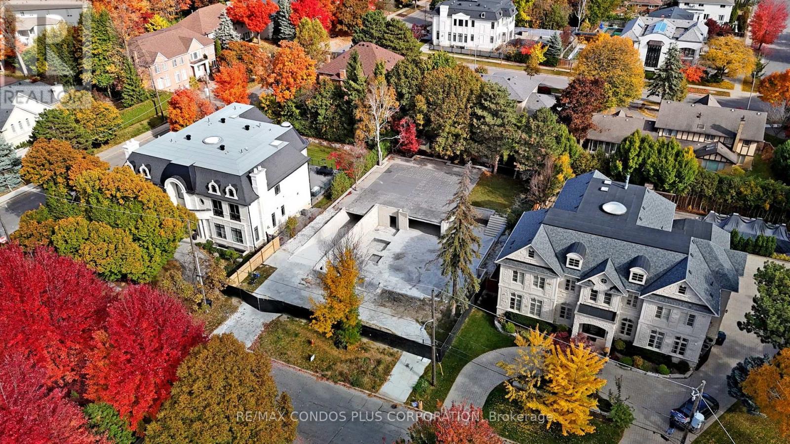 27 Dempsey Crescent, Toronto (St. Andrew-Windfields), Ontario  M2L 1Y4 - Photo 4 - C12404048