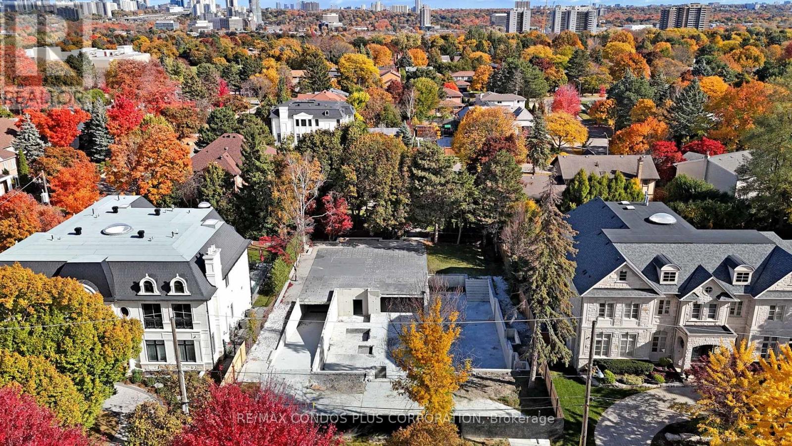 27 Dempsey Crescent, Toronto (St. Andrew-Windfields), Ontario  M2L 1Y4 - Photo 5 - C12404048