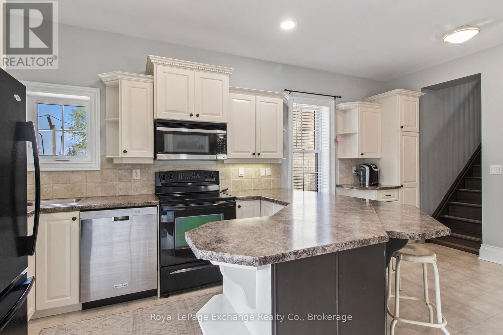 1180 Queen Street, Kincardine, Ontario  N2Z 1G5 - Photo 7 - X12404096