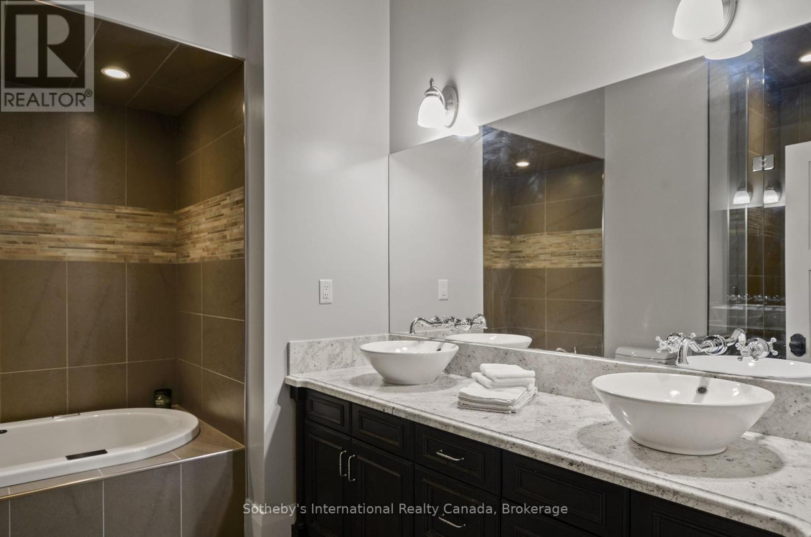 108 Hemlock Court, Blue Mountains, Ontario  L9Y 0T3 - Photo 19 - X12404188