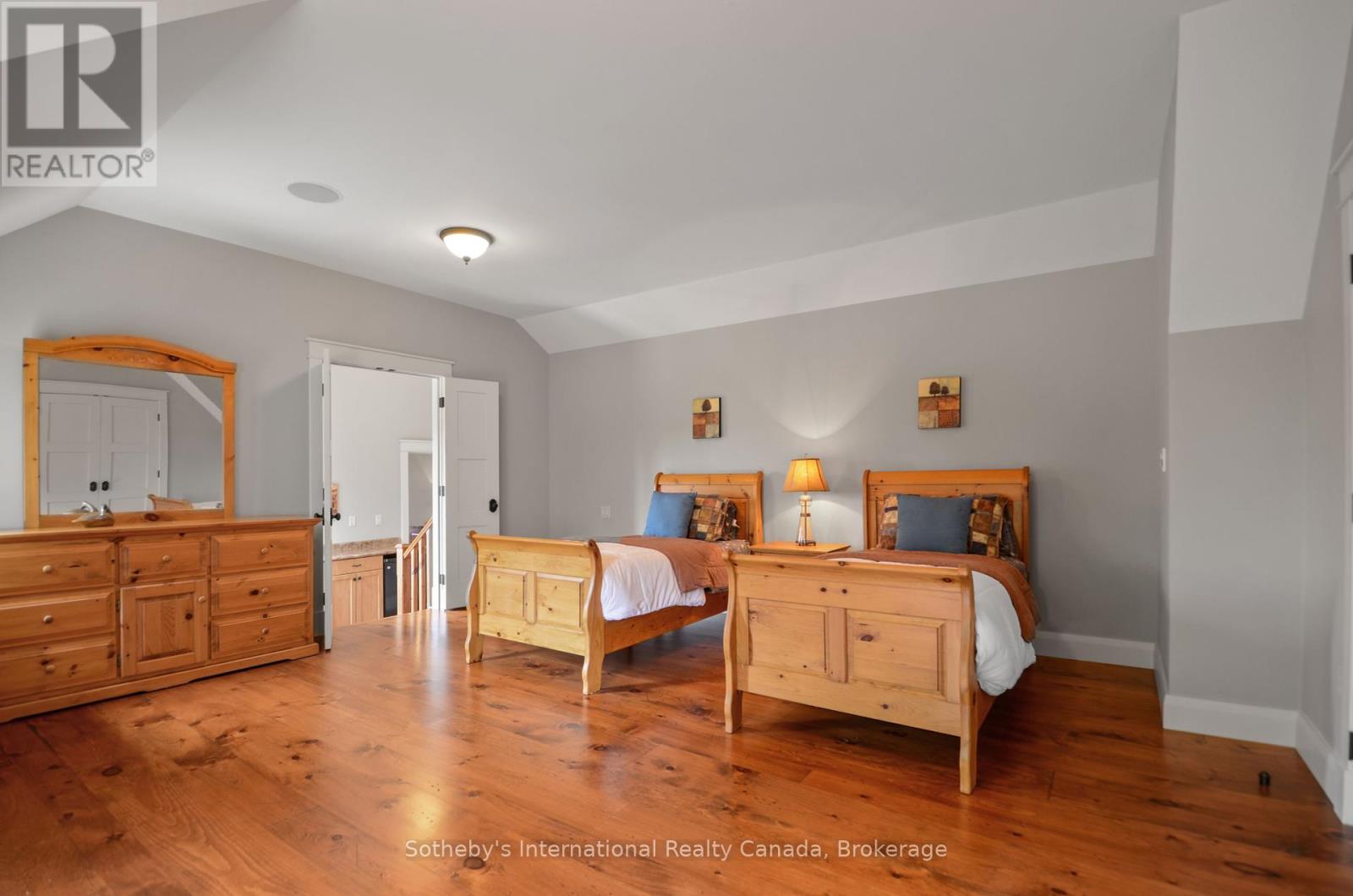 108 Hemlock Court, Blue Mountains, Ontario  L9Y 0T3 - Photo 26 - X12404188
