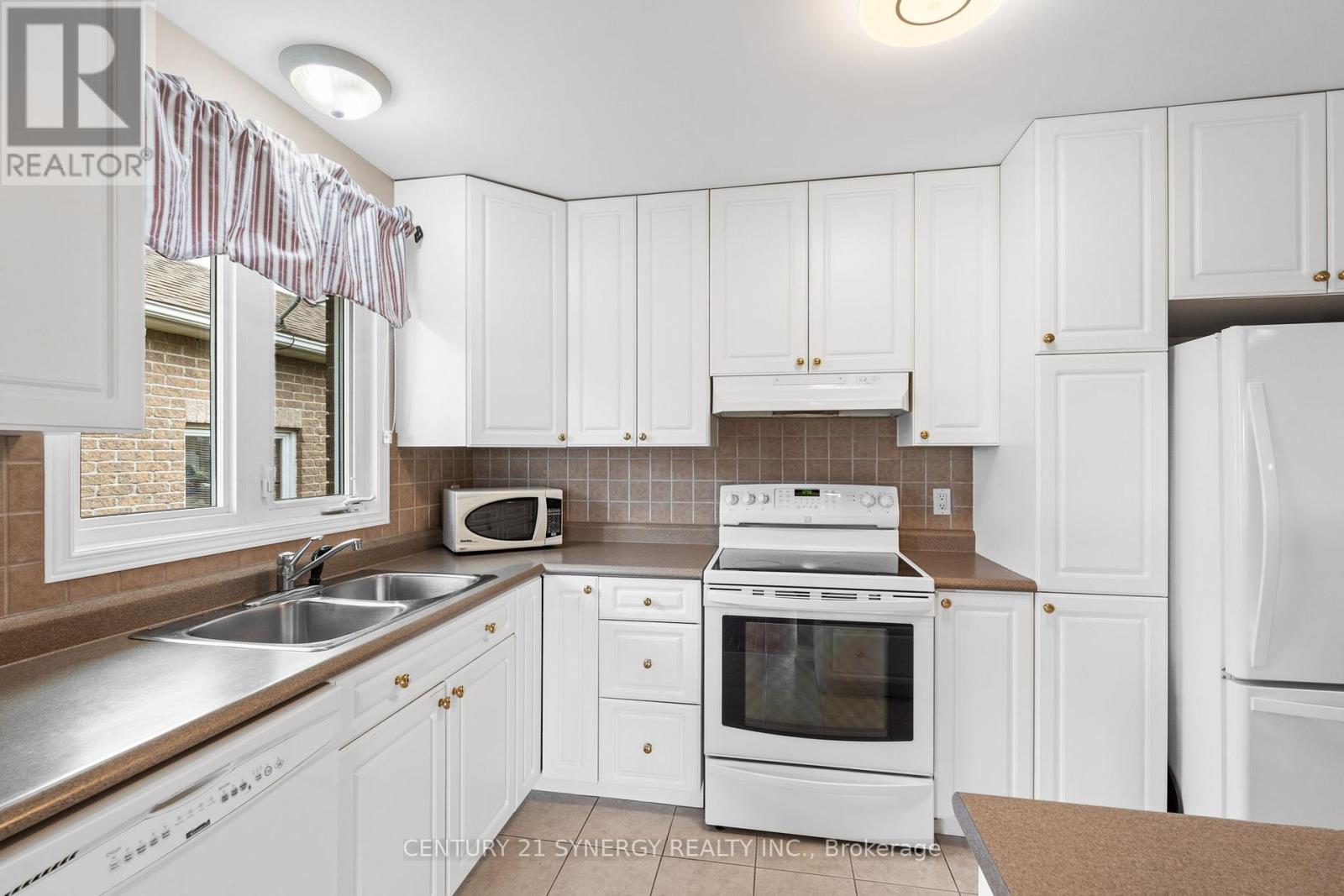 54 Dr Gordon Crescent, North Grenville, Ontario  K0G 1J0 - Photo 10 - X12404126
