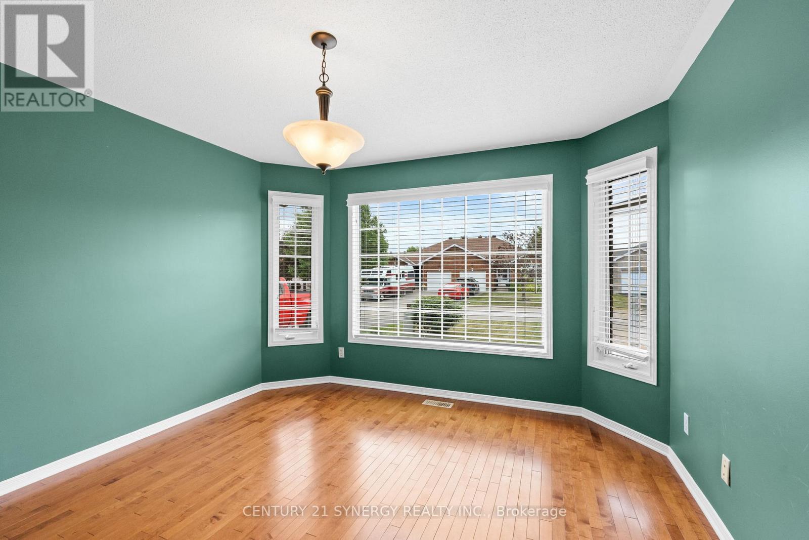 54 Dr Gordon Crescent, North Grenville, Ontario  K0G 1J0 - Photo 5 - X12404126