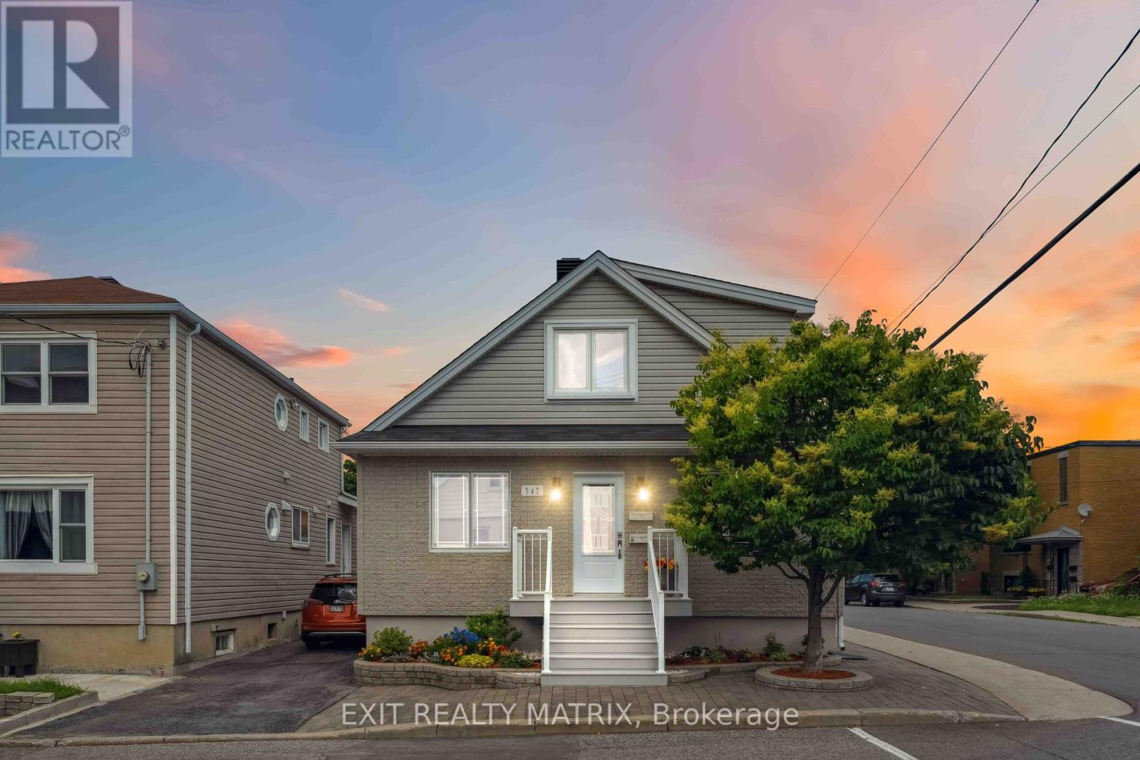 347 Shakespeare Street, Ottawa, Ontario  K1L 5M1 - Photo 1 - X12404144