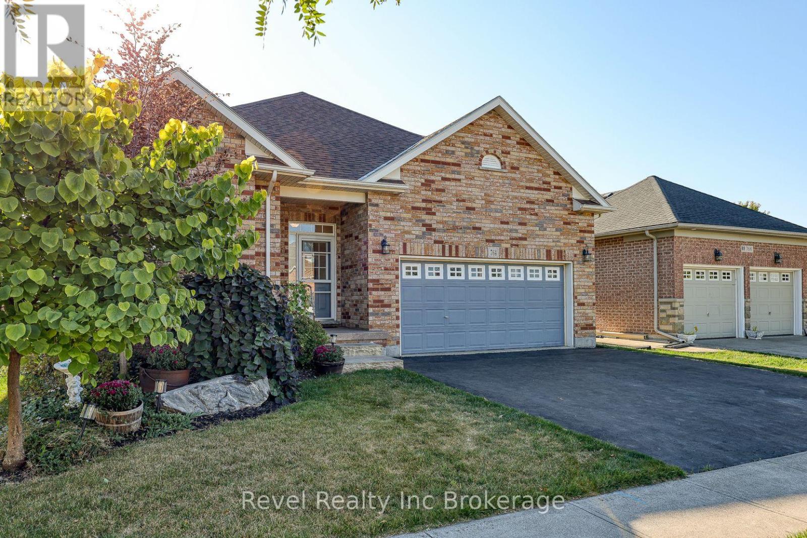 764 Garden Court Crescent, Woodstock, Ontario  N4T 0A3 - Photo 3 - X12404229