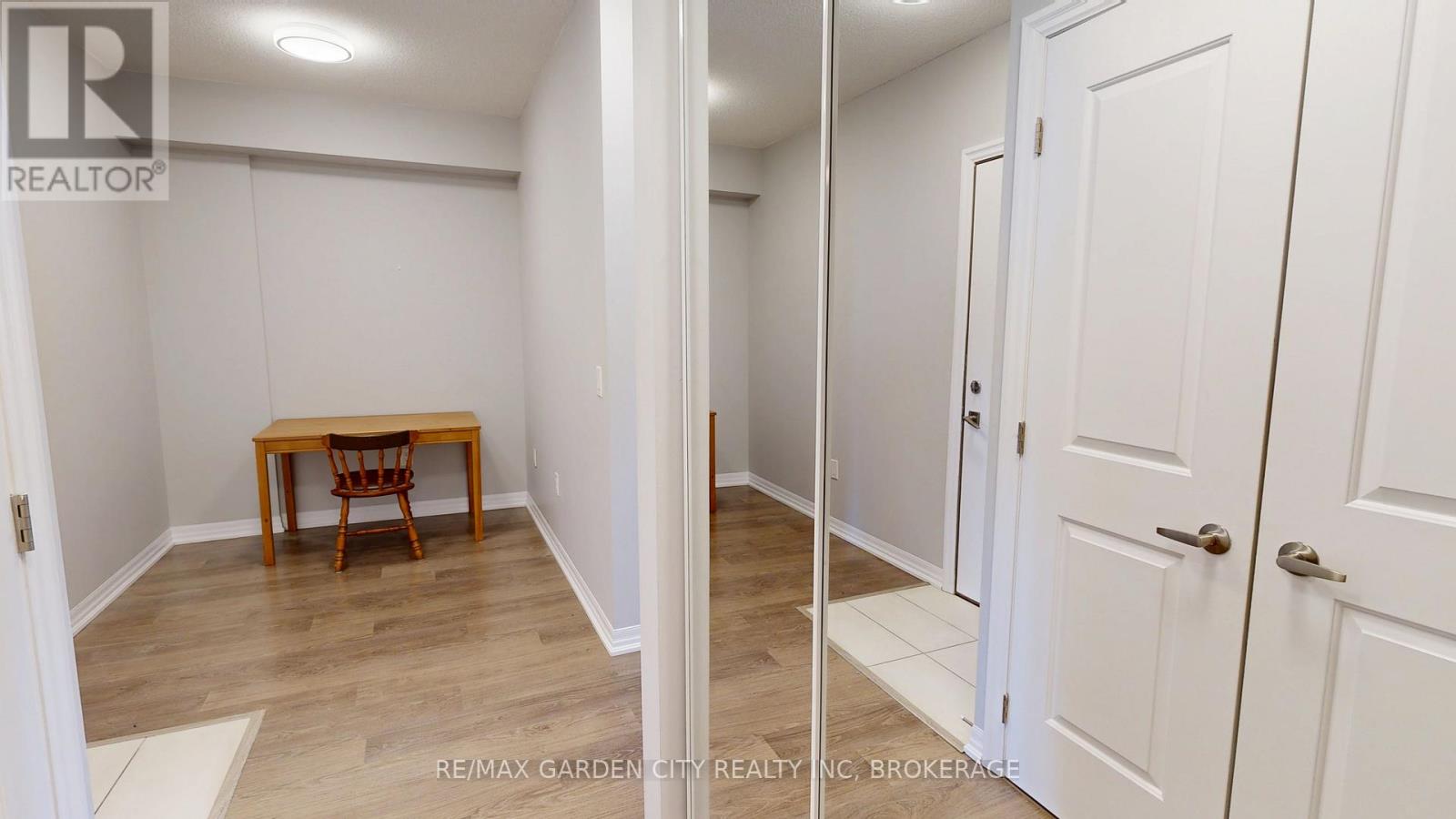 304 - 560 North Service Road, Grimsby, Ontario  L3M 4E8 - Photo 14 - X12404226