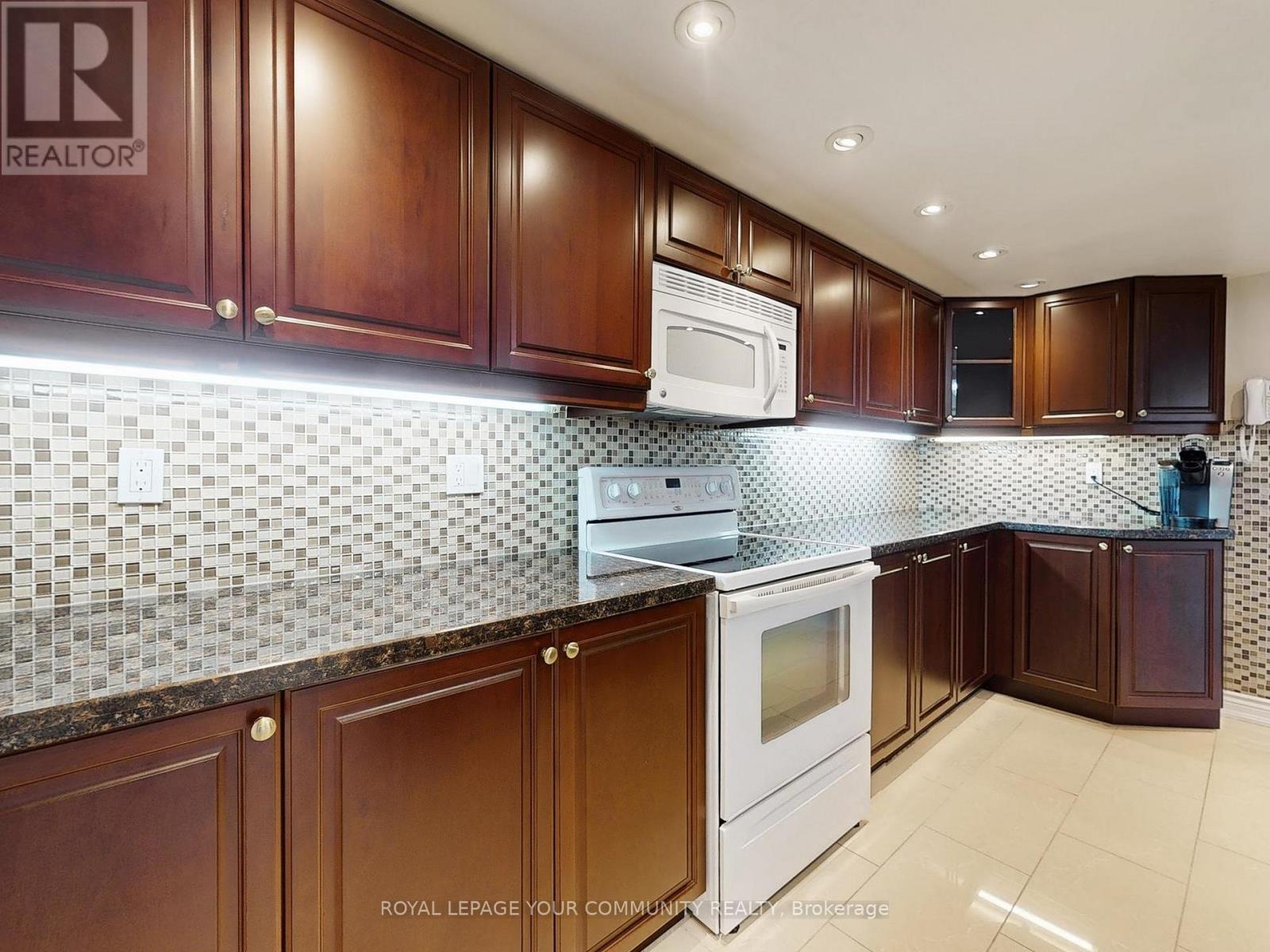 324 - 32 Clarissa Drive, Richmond Hill, Ontario  L4C 9R7 - Photo 8 - N12403991