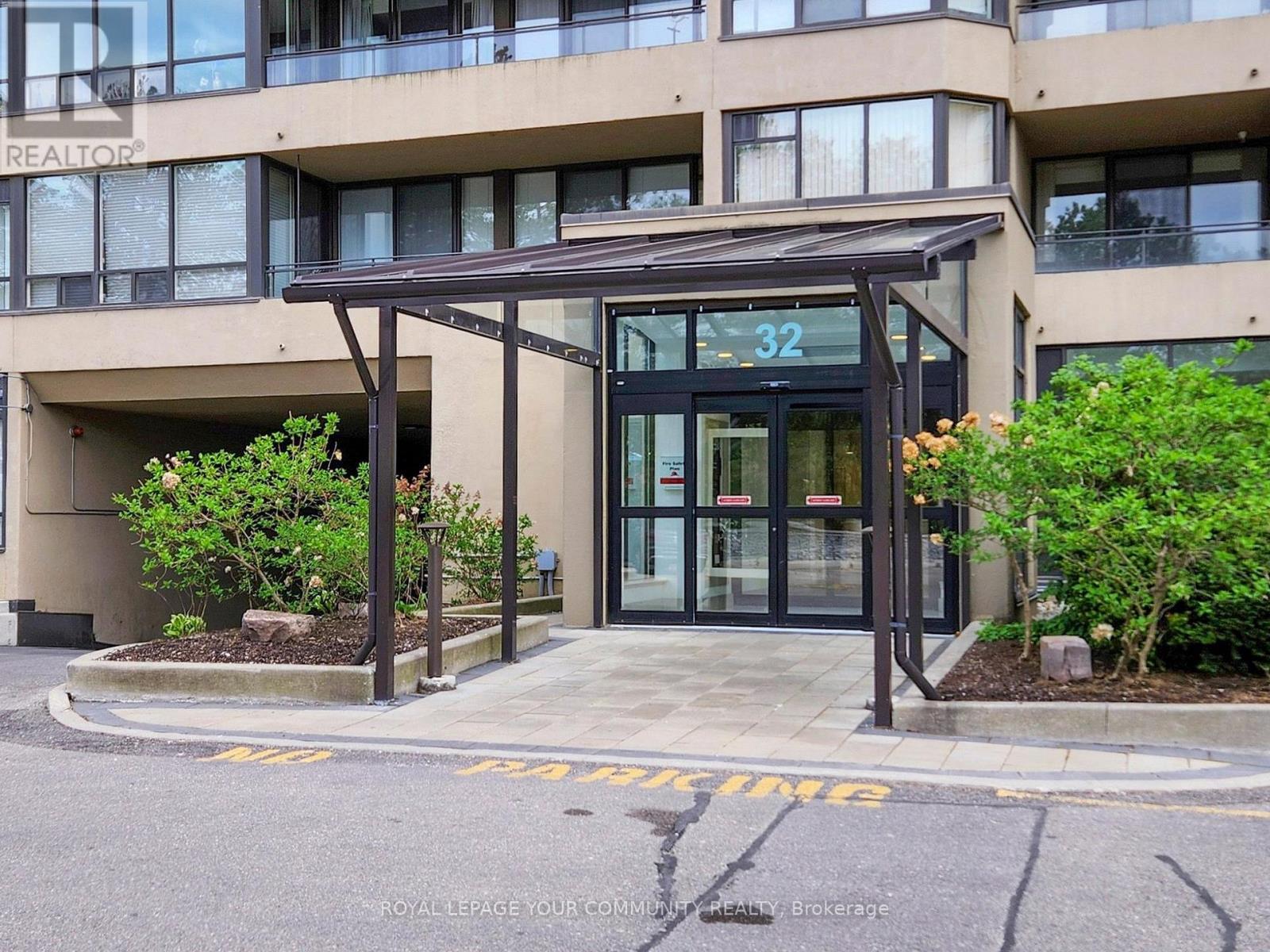 324 - 32 Clarissa Drive, Richmond Hill, Ontario  L4C 9R7 - Photo 2 - N12403991