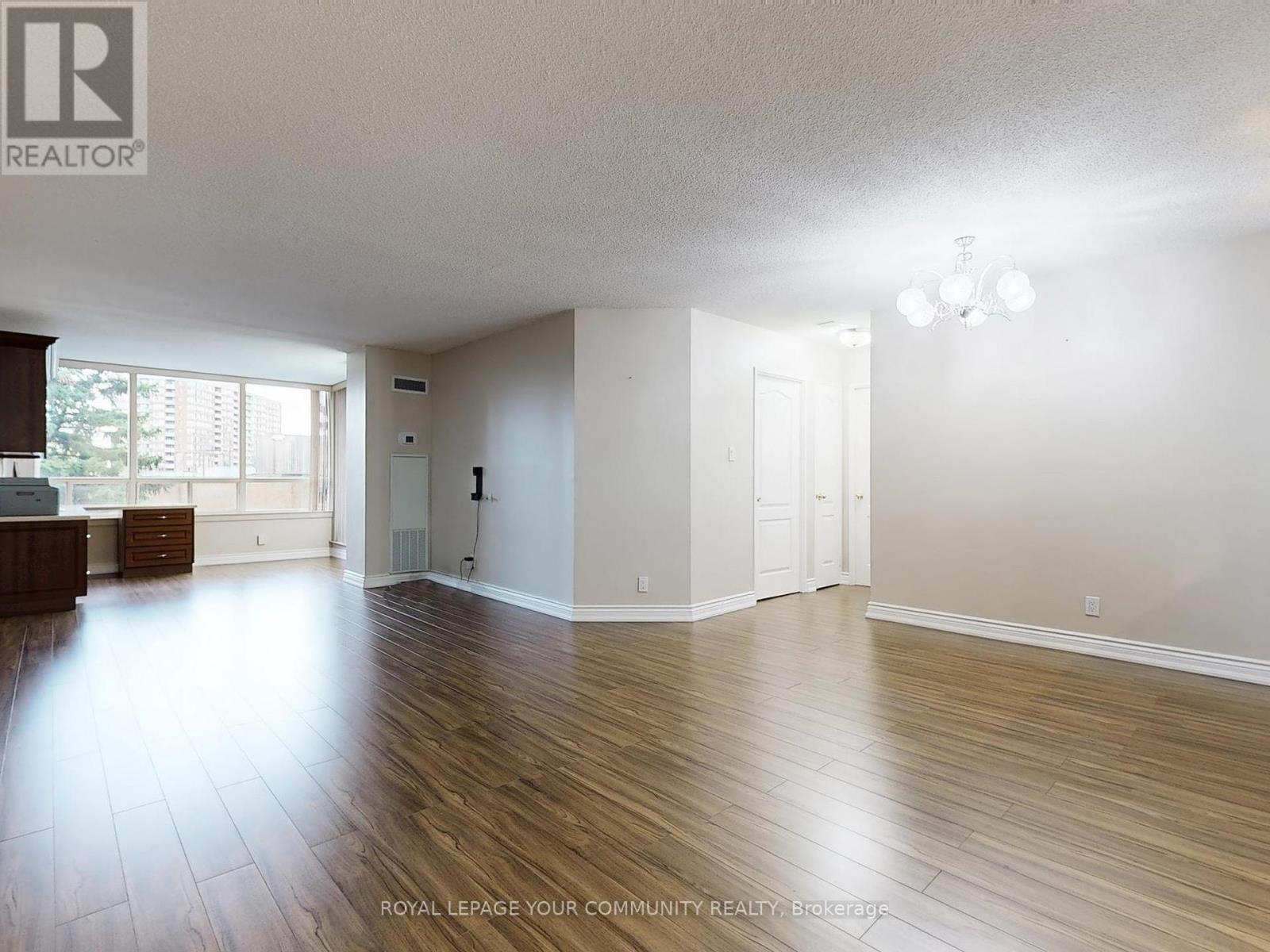 324 - 32 Clarissa Drive, Richmond Hill, Ontario  L4C 9R7 - Photo 5 - N12403991