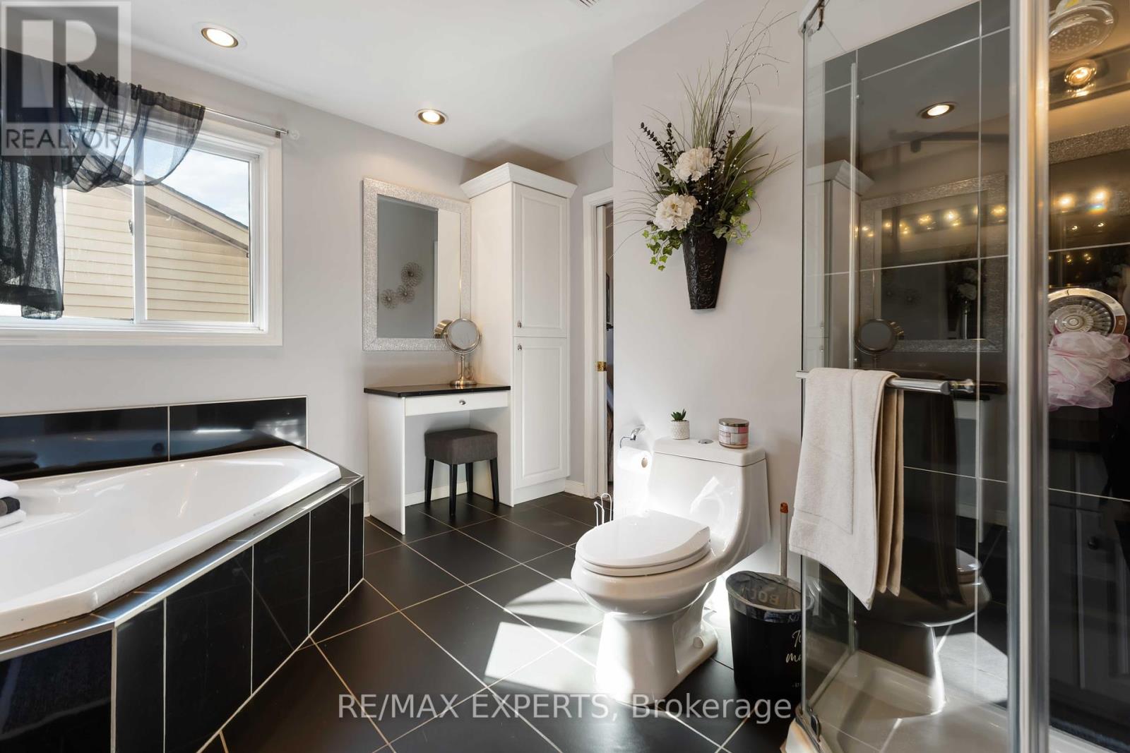 5991 Andrea Drive, Niagara Falls, Ontario  L2H 2Z9 - Photo 22 - X12403291