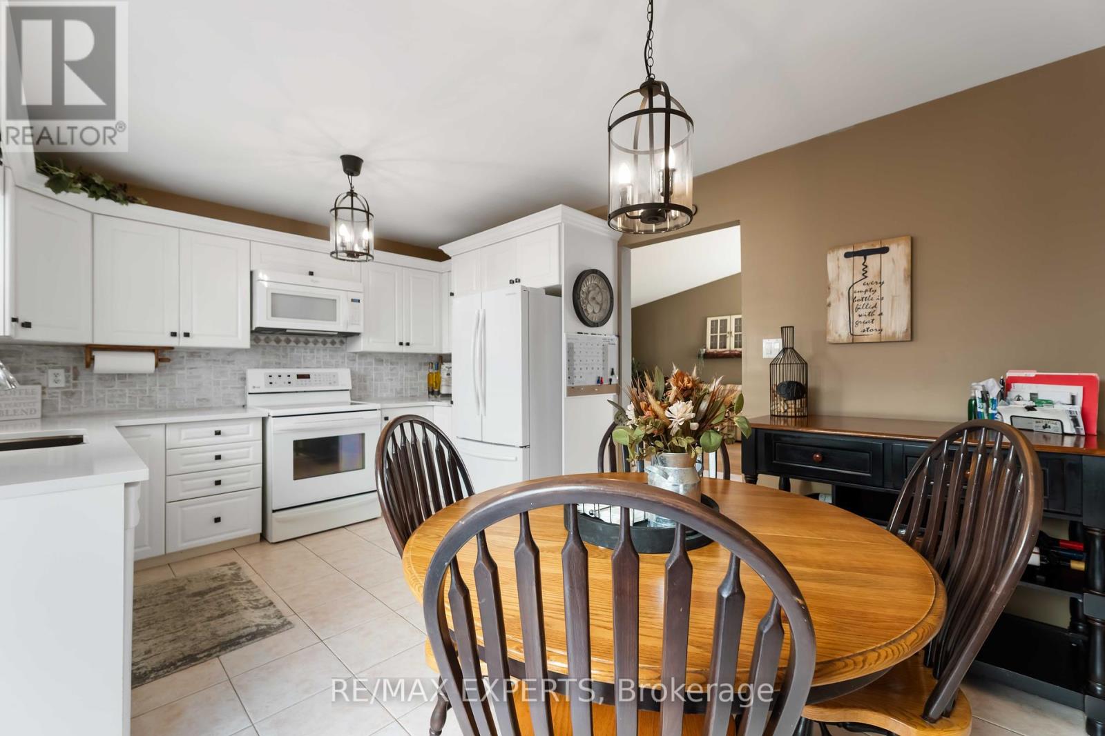 5991 Andrea Drive, Niagara Falls, Ontario  L2H 2Z9 - Photo 15 - X12403291