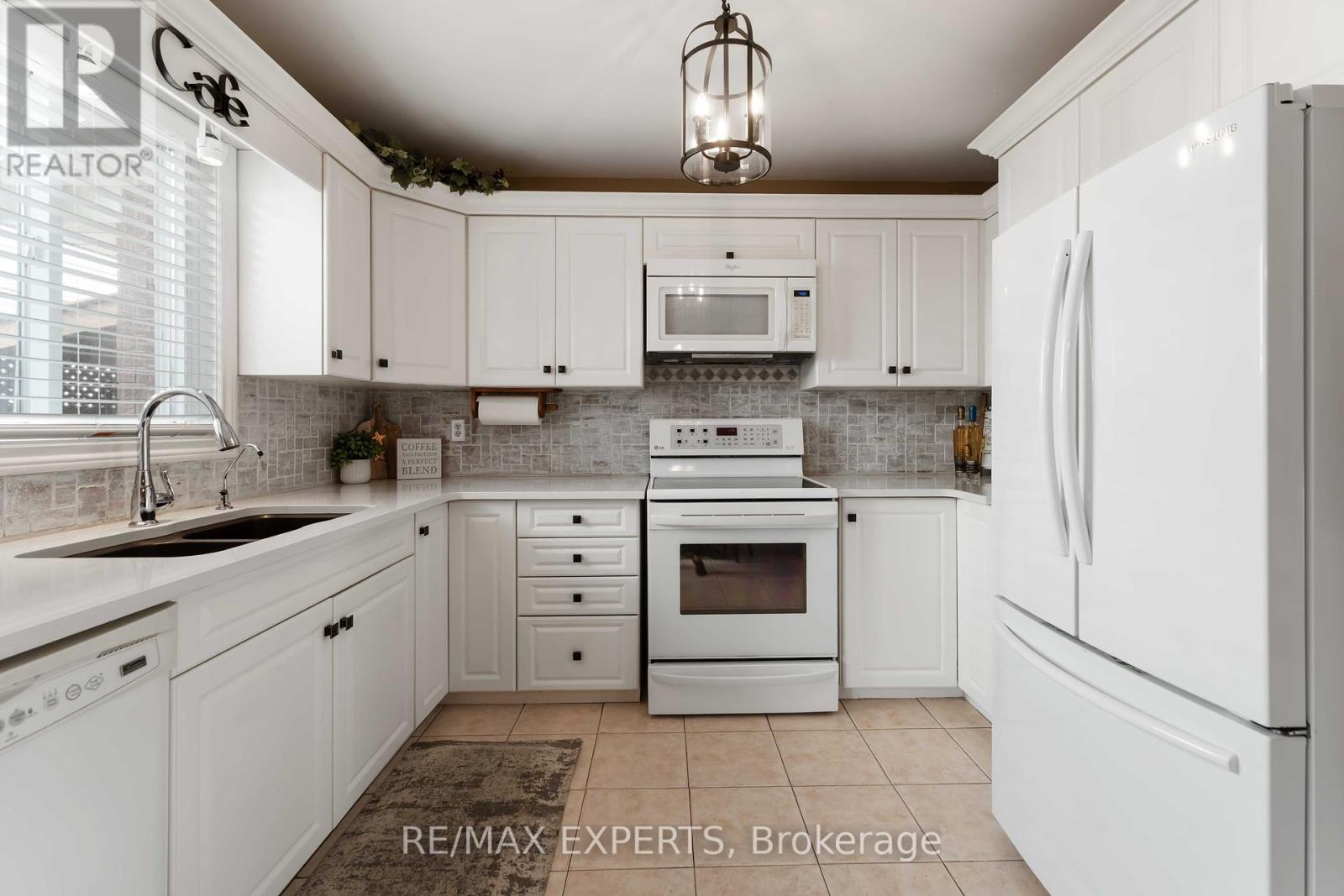 5991 Andrea Drive, Niagara Falls, Ontario  L2H 2Z9 - Photo 16 - X12403291