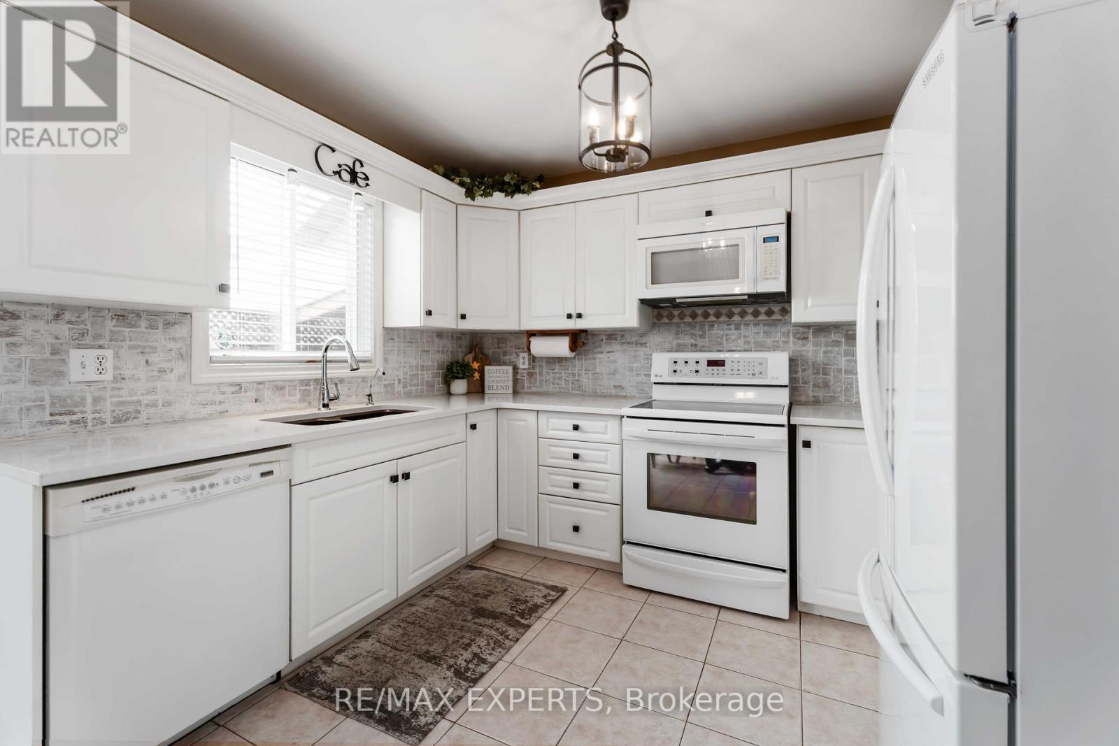 5991 Andrea Drive, Niagara Falls, Ontario  L2H 2Z9 - Photo 17 - X12403291