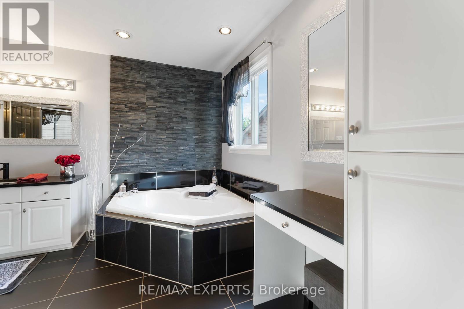 5991 Andrea Drive, Niagara Falls, Ontario  L2H 2Z9 - Photo 21 - X12403291