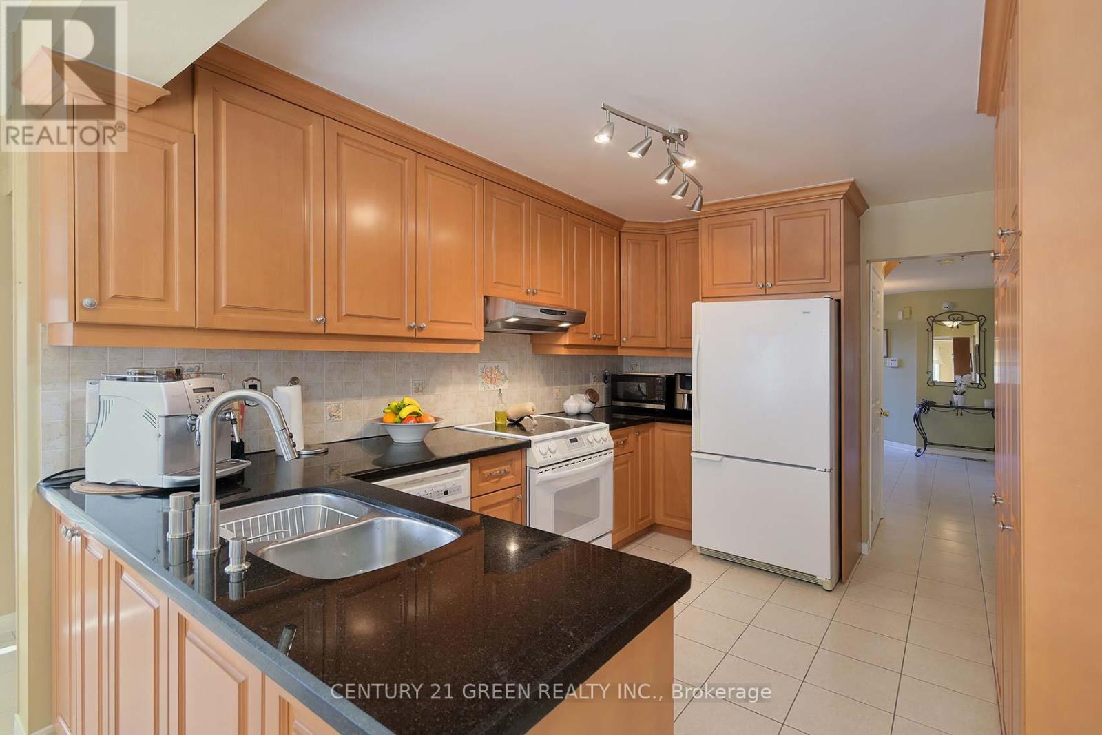 418 Chieftan Circle, Mississauga (Hurontario), Ontario  L4Z 3A7 - Photo 12 - W12404015