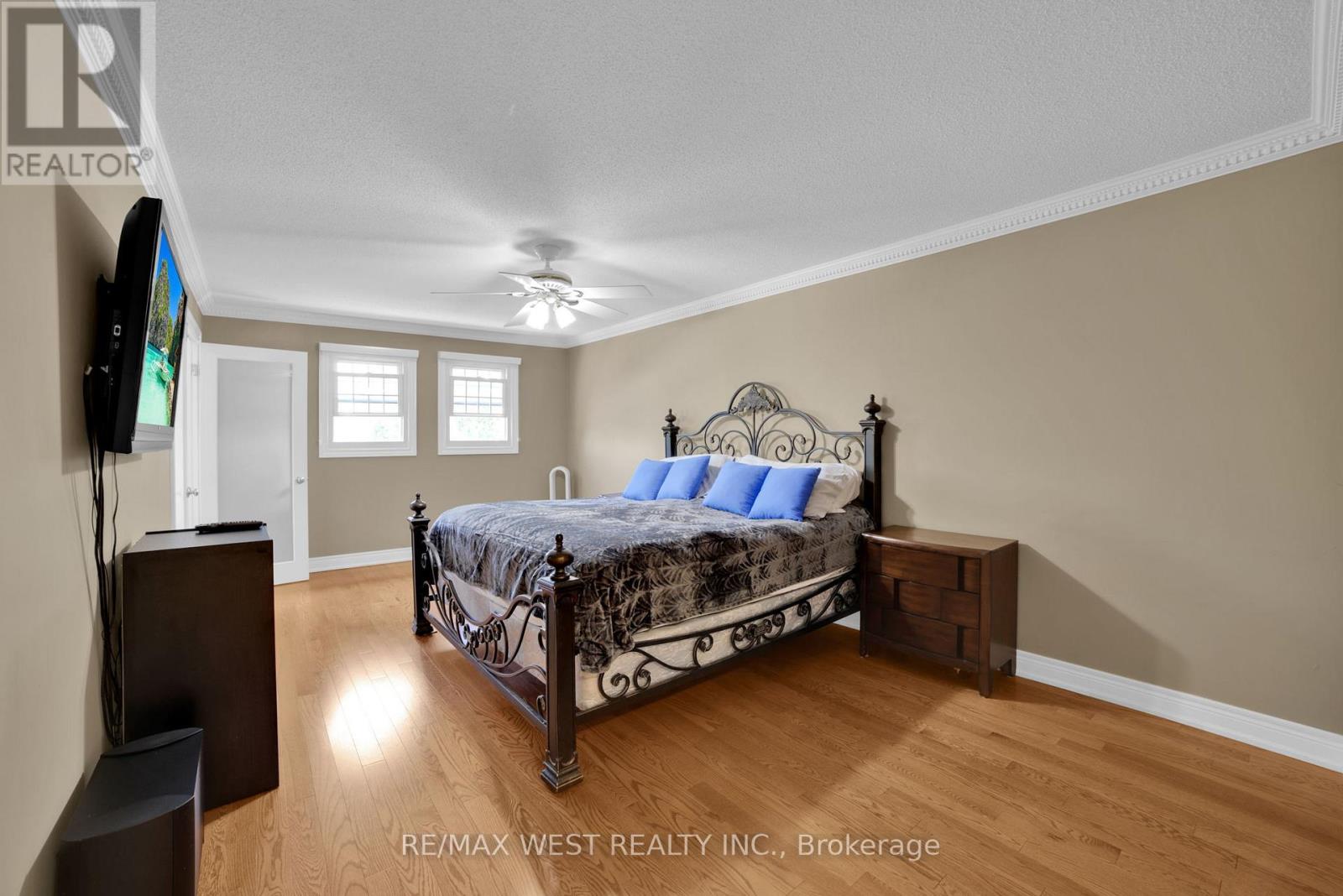339 Parklane Road, Oakville (Cp College Park), Ontario  L6H 4J4 - Photo 12 - W12404046