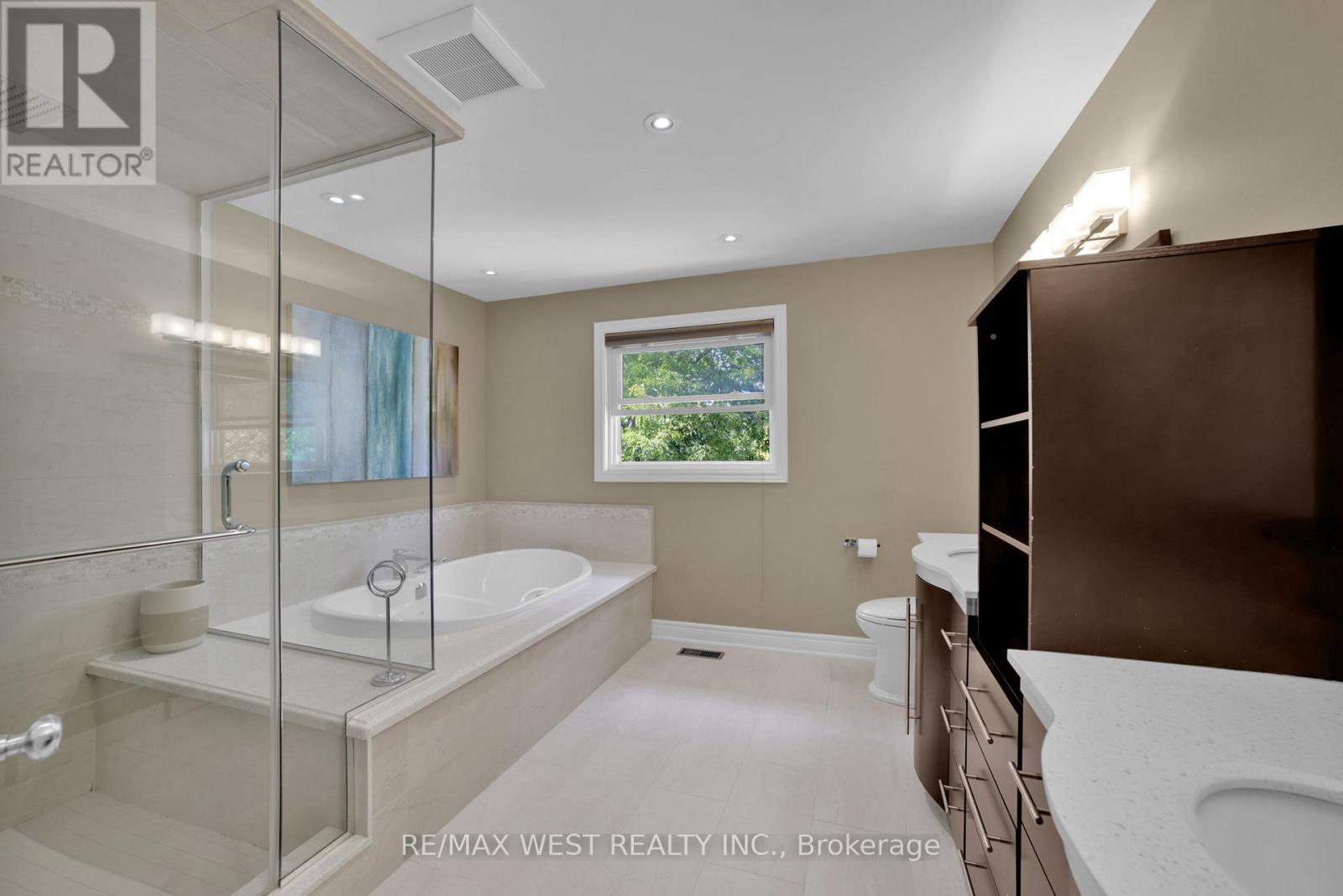 339 Parklane Road, Oakville (Cp College Park), Ontario  L6H 4J4 - Photo 13 - W12404046