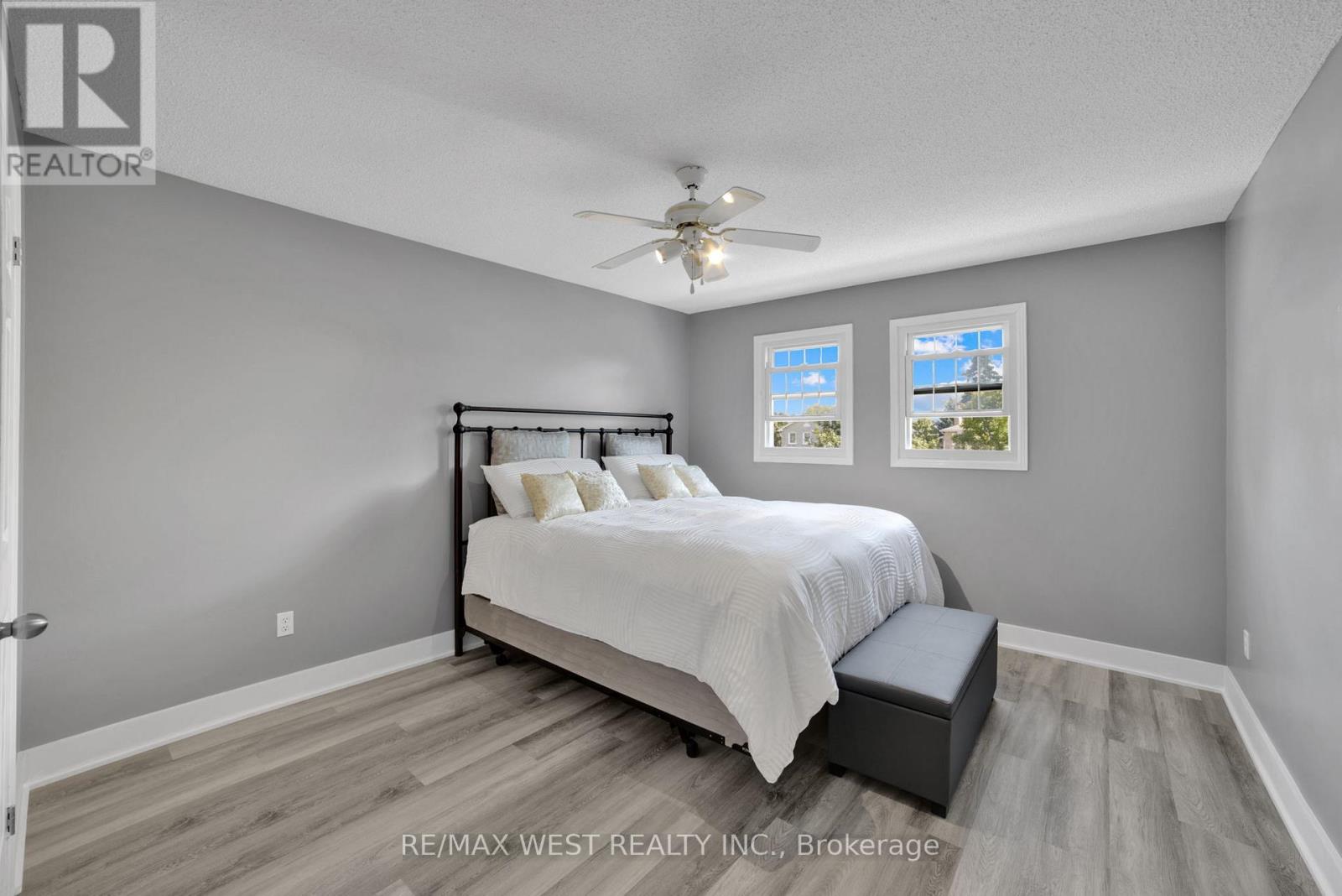 339 Parklane Road, Oakville (Cp College Park), Ontario  L6H 4J4 - Photo 14 - W12404046