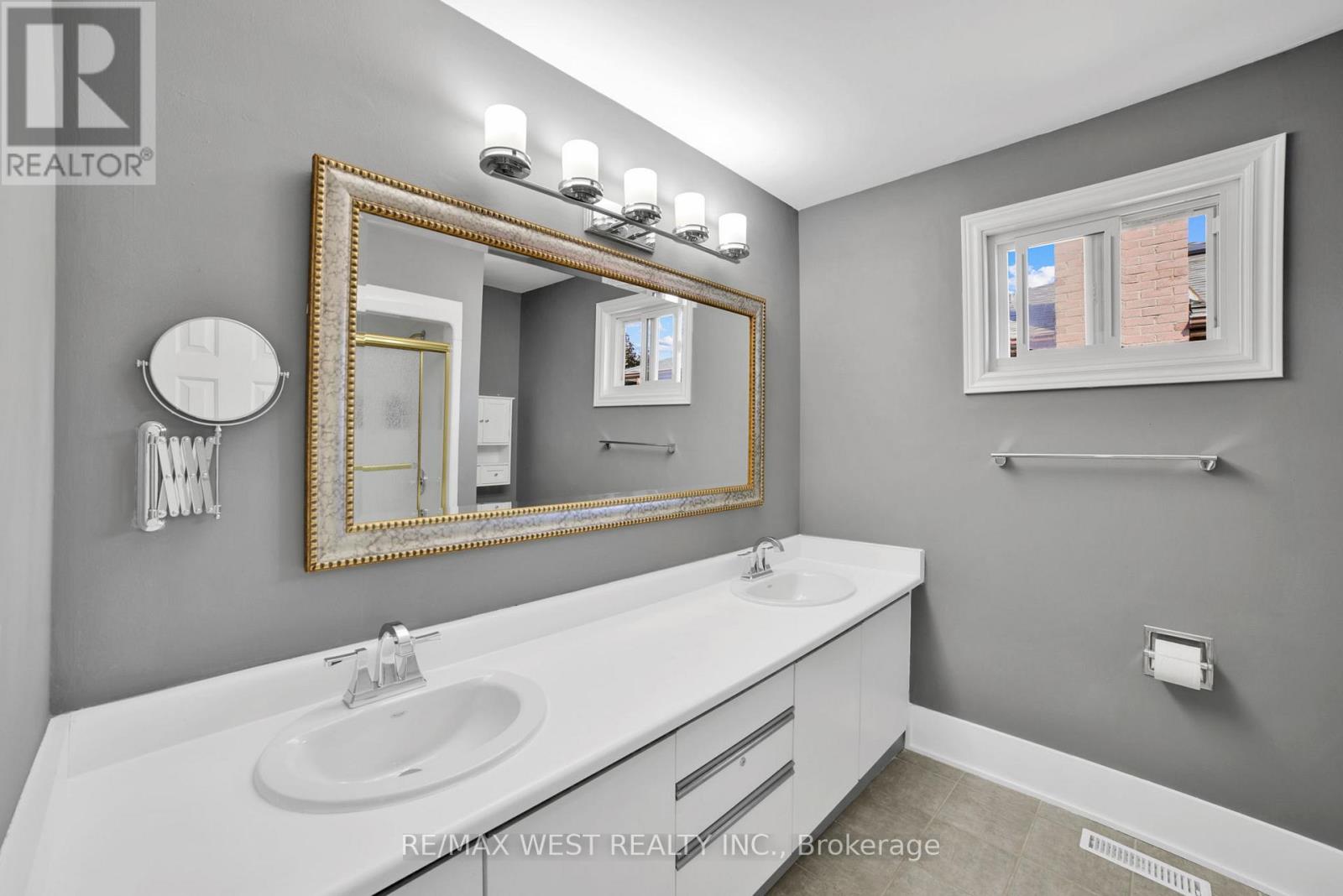 339 Parklane Road, Oakville (Cp College Park), Ontario  L6H 4J4 - Photo 15 - W12404046