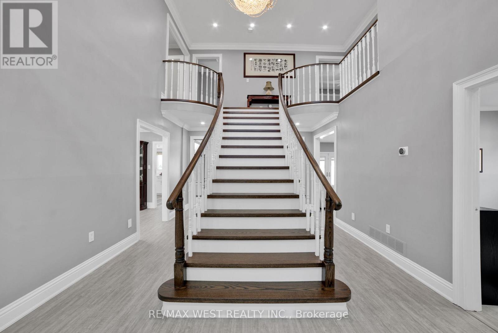 339 Parklane Road, Oakville (Cp College Park), Ontario  L6H 4J4 - Photo 2 - W12404046