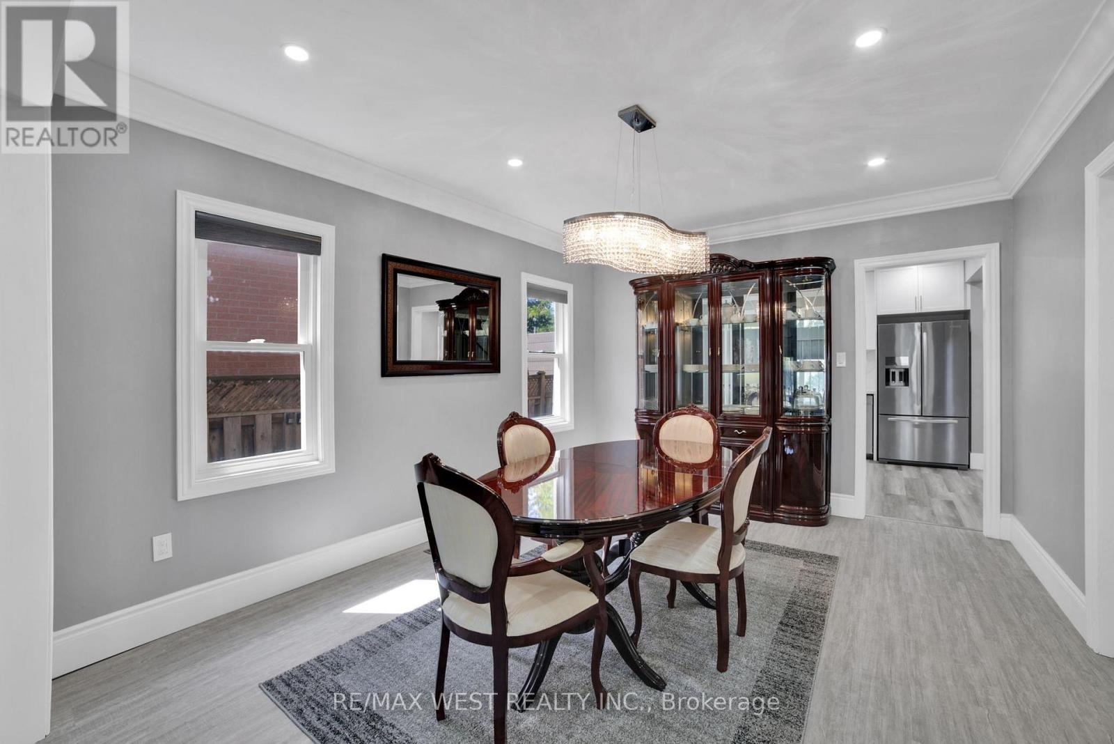 339 Parklane Road, Oakville (Cp College Park), Ontario  L6H 4J4 - Photo 6 - W12404046