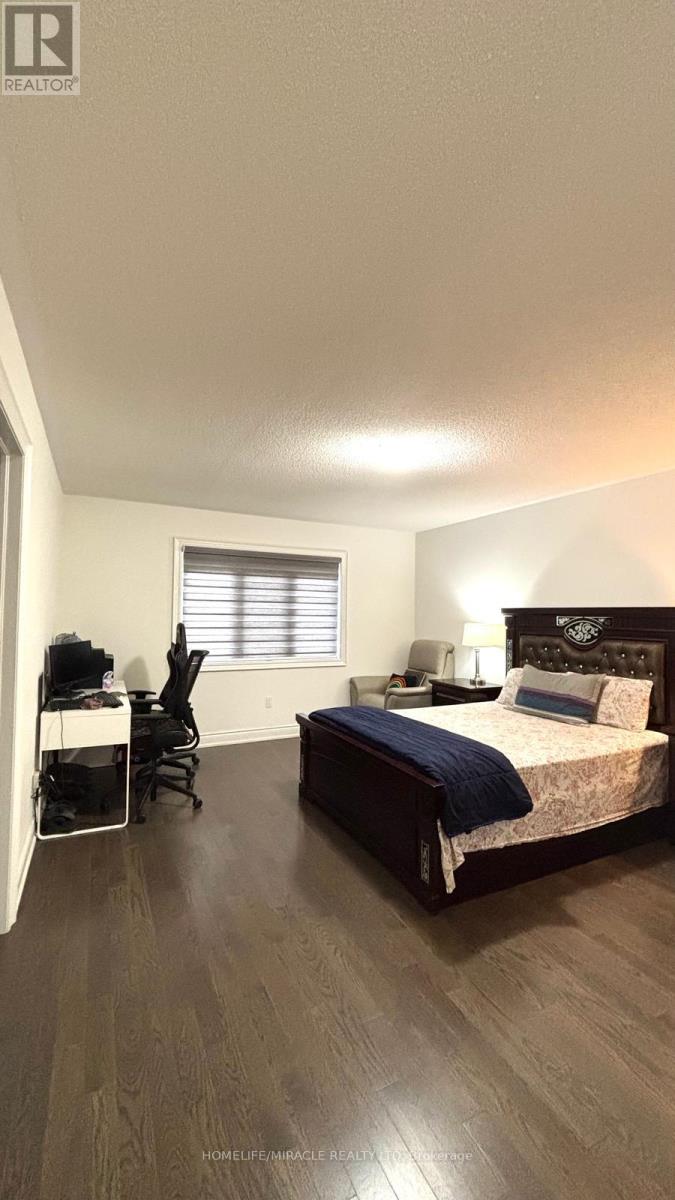 11 Banner Elk Street, Brampton, Ontario  L6Y 6J6 - Photo 9 - W12401973