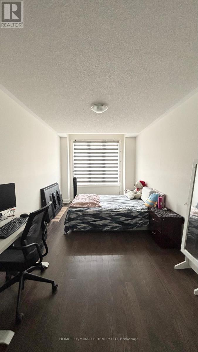 11 Banner Elk Street, Brampton, Ontario  L6Y 6J6 - Photo 11 - W12401973