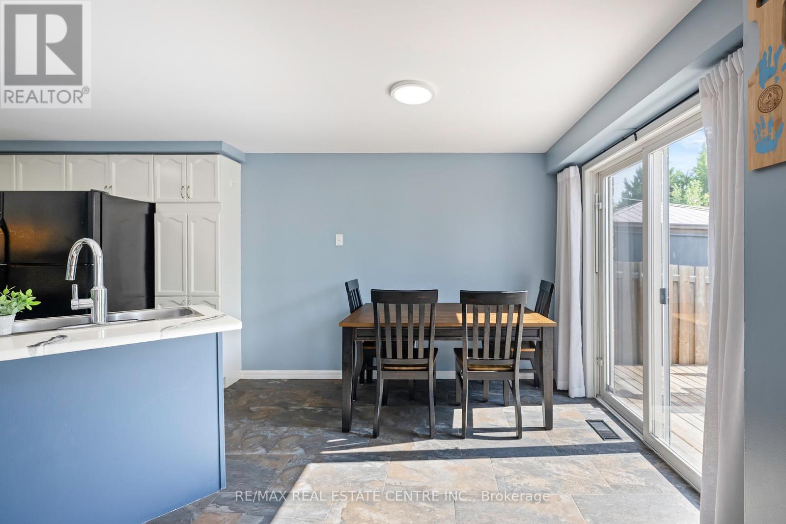 252 Tait Crescent, Centre Wellington, Ontario  N1M 3P6 - Photo 11 - X12404018