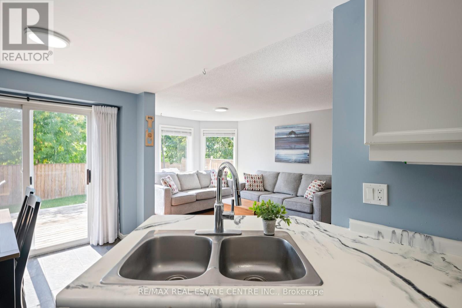 252 Tait Crescent, Centre Wellington, Ontario  N1M 3P6 - Photo 15 - X12404018