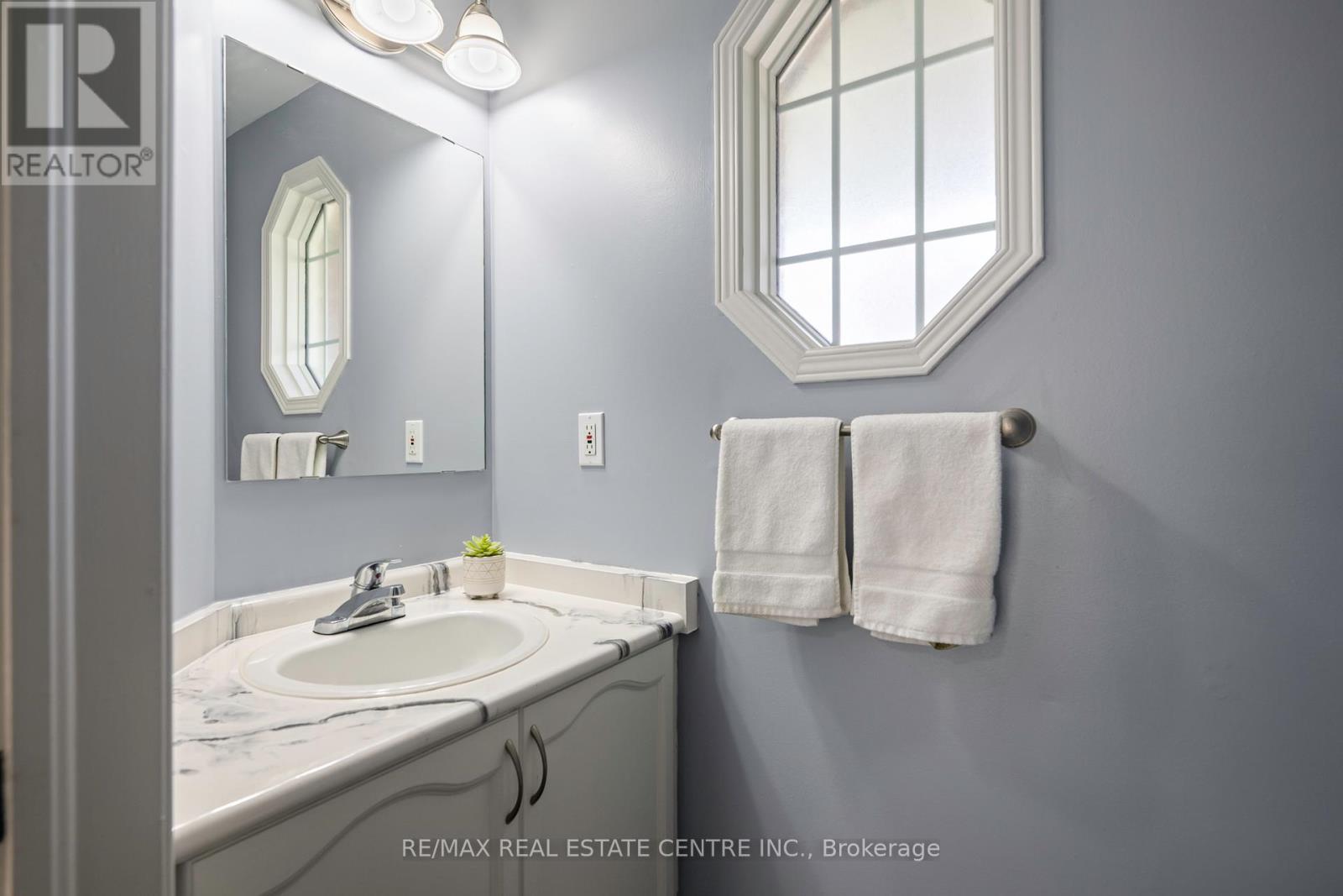 252 Tait Crescent, Centre Wellington, Ontario  N1M 3P6 - Photo 16 - X12404018