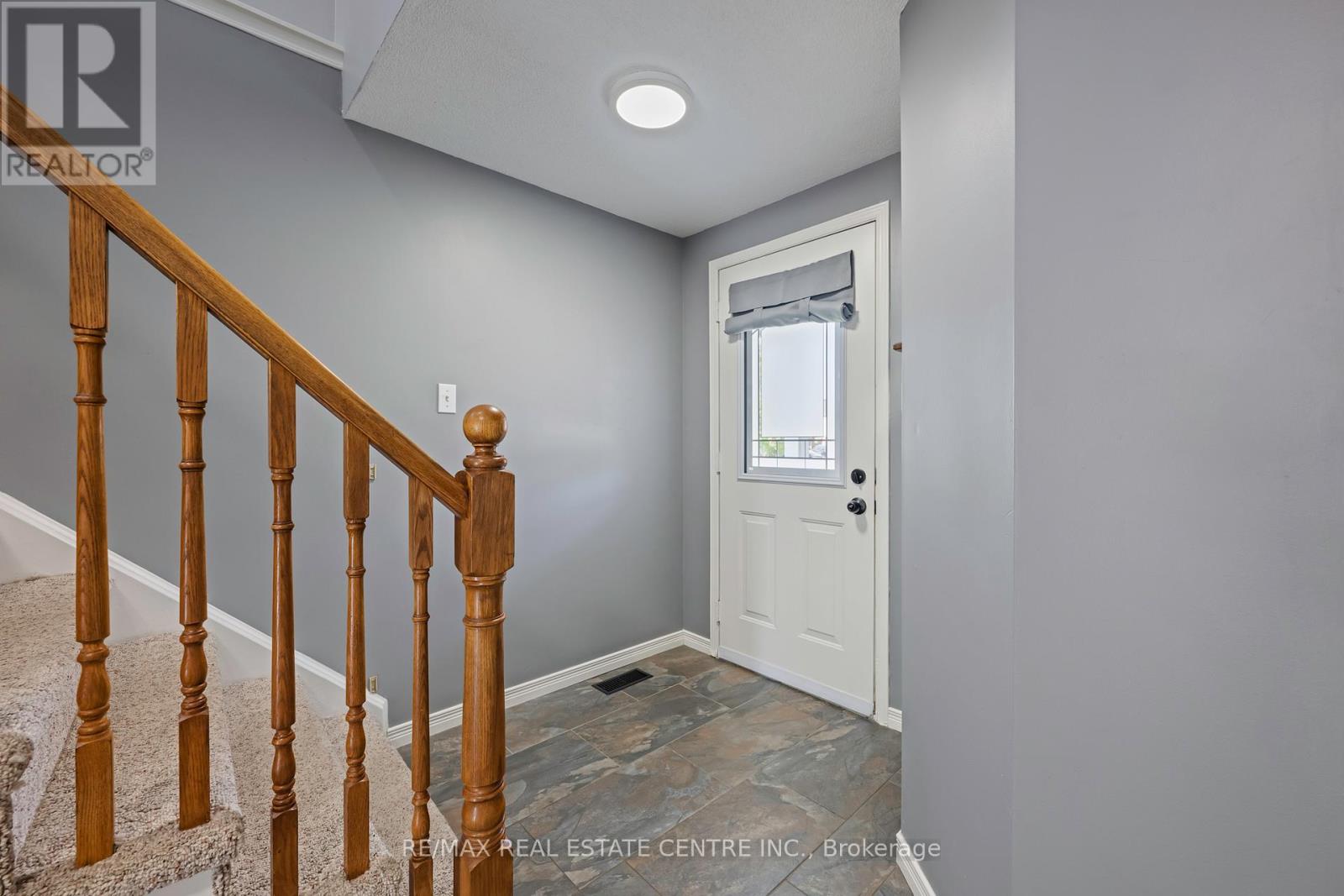 252 Tait Crescent, Centre Wellington, Ontario  N1M 3P6 - Photo 6 - X12404018