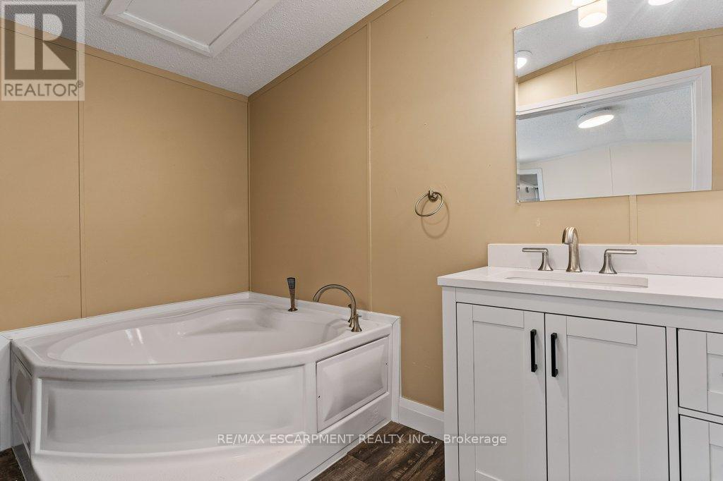4587 Rebecca Lane, Lincoln, Ontario  L0R 1B1 - Photo 26 - X12404032