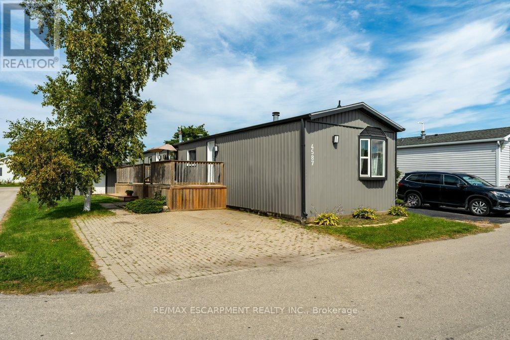 4587 Rebecca Lane, Lincoln, Ontario  L0R 1B1 - Photo 4 - X12404032