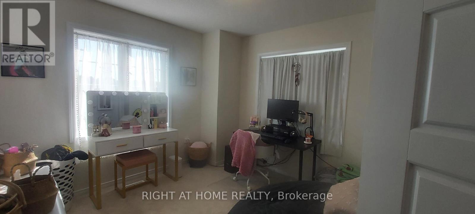 8895 Chickory Trail, Niagara Falls, Ontario  L2H 3S3 - Photo 12 - X12404058