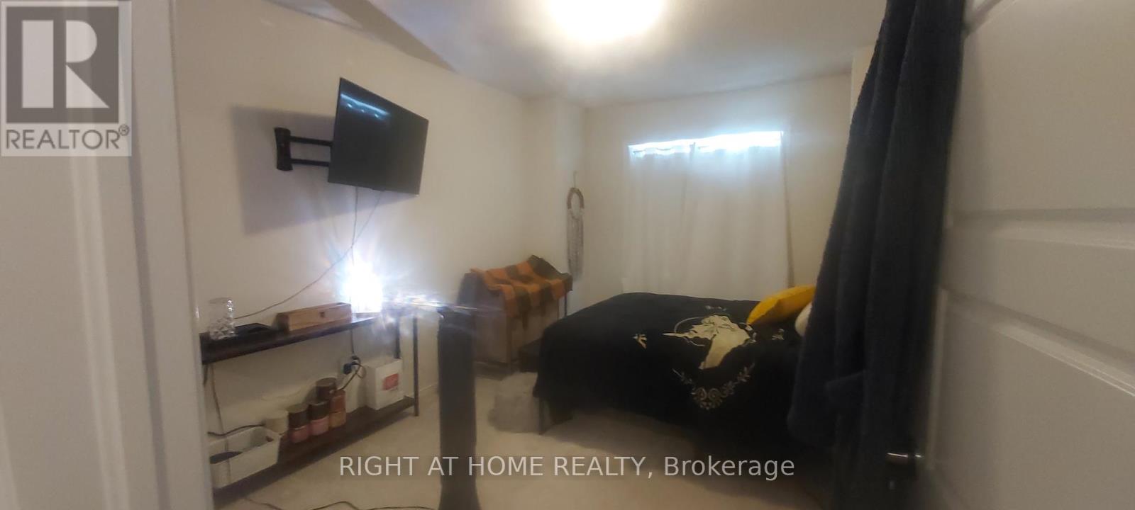 8895 Chickory Trail, Niagara Falls, Ontario  L2H 3S3 - Photo 13 - X12404058