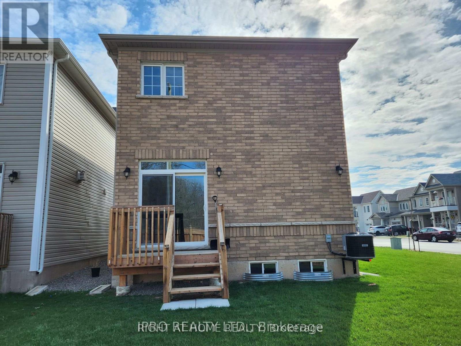 8895 Chickory Trail, Niagara Falls, Ontario  L2H 3S3 - Photo 17 - X12404058