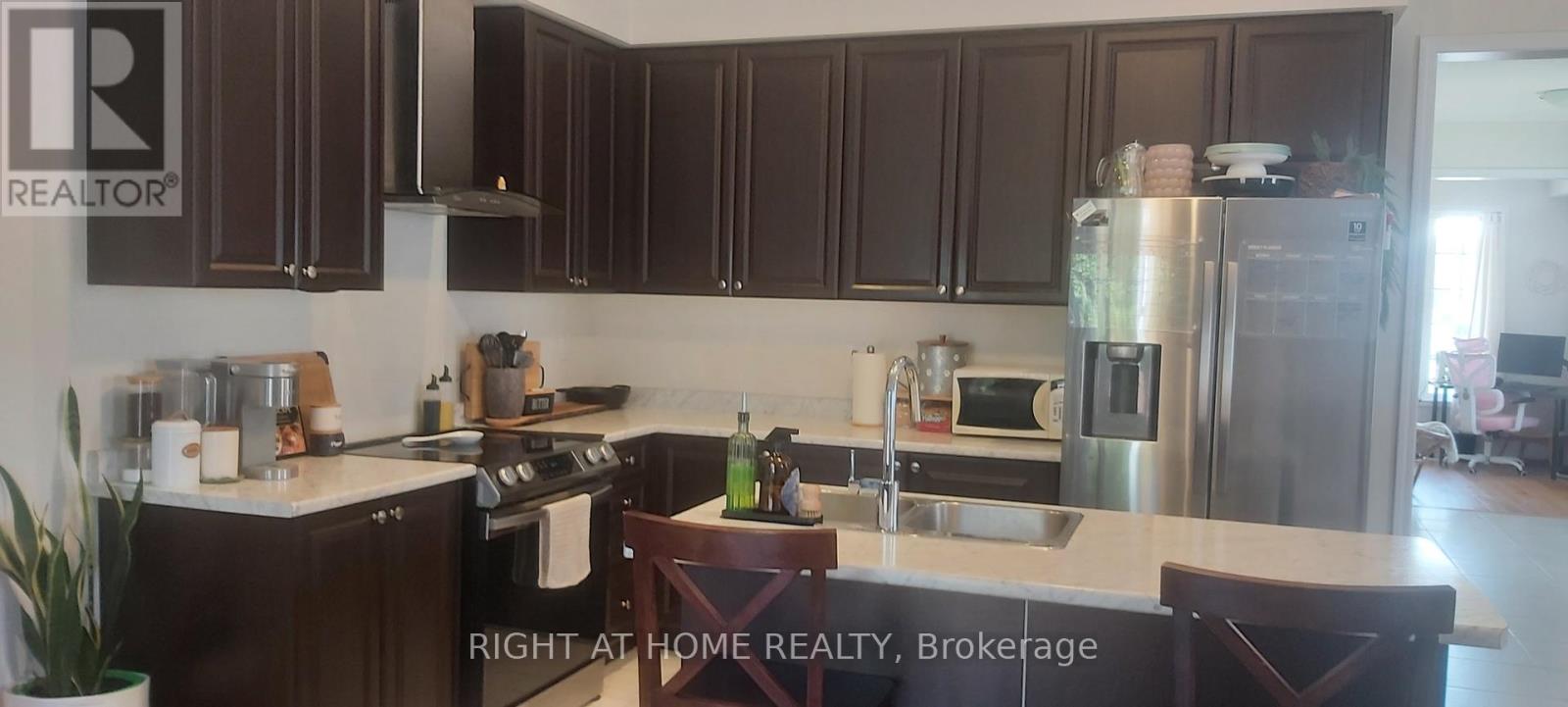 8895 Chickory Trail, Niagara Falls, Ontario  L2H 3S3 - Photo 3 - X12404058