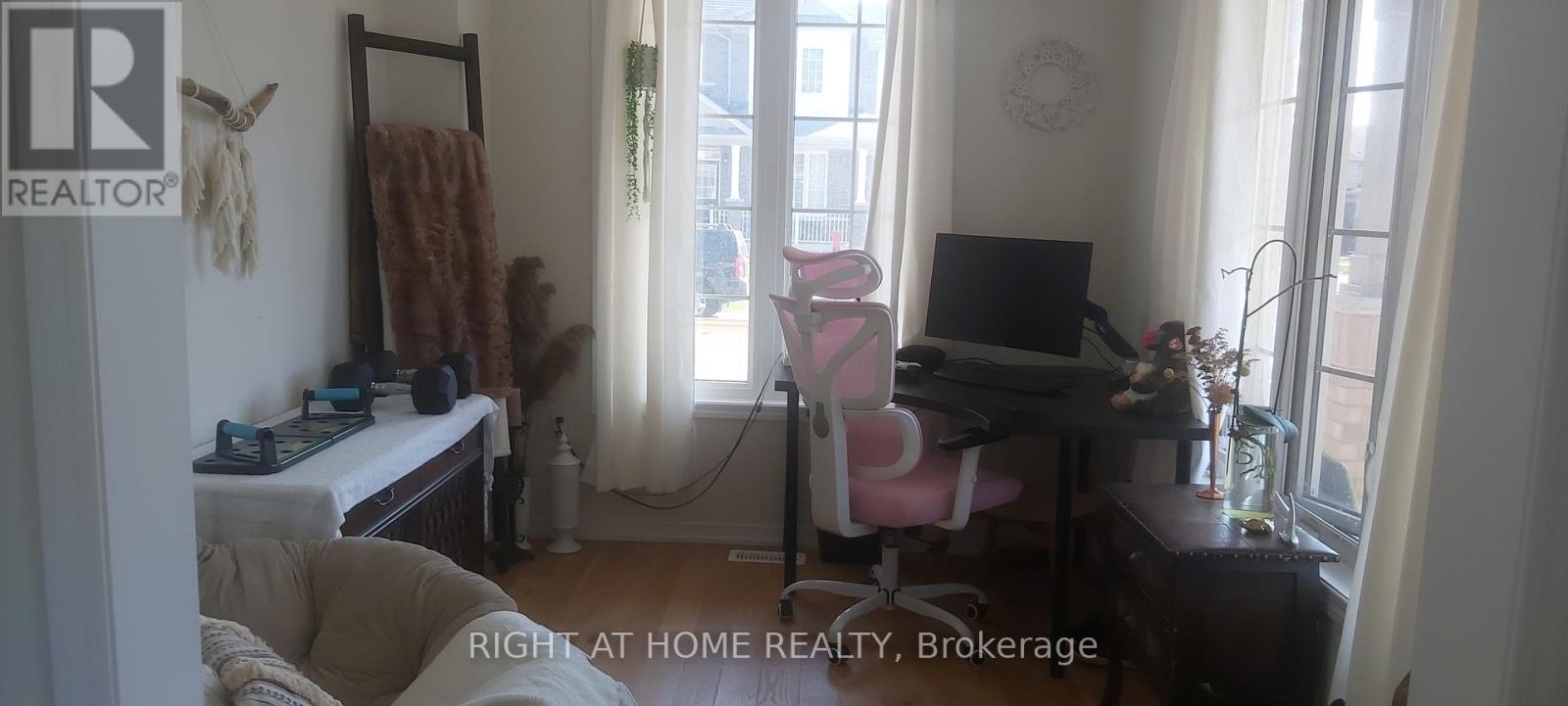 8895 Chickory Trail, Niagara Falls, Ontario  L2H 3S3 - Photo 6 - X12404058