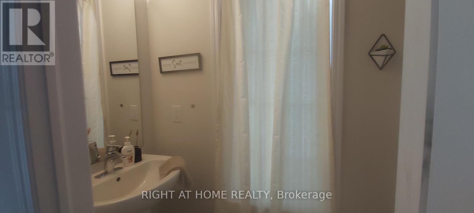 8895 Chickory Trail, Niagara Falls, Ontario  L2H 3S3 - Photo 7 - X12404058