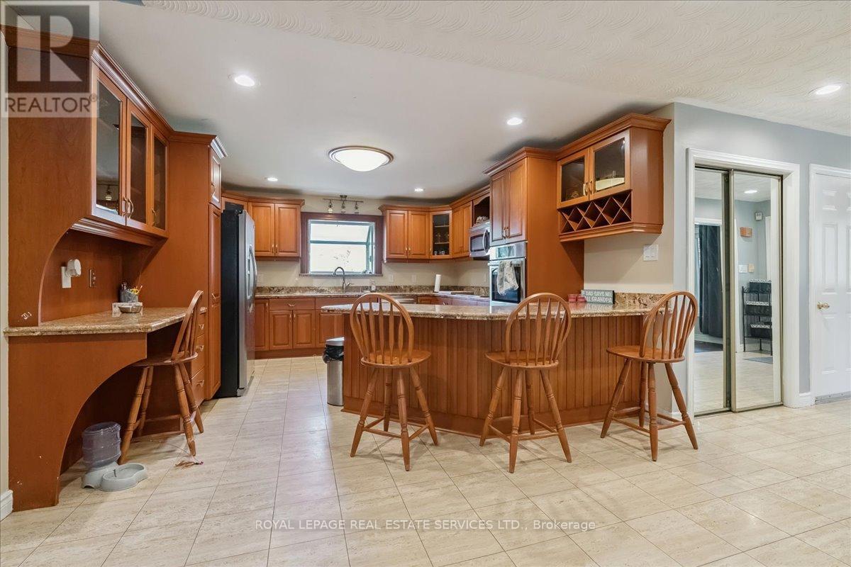 6 Grandview Avenue, Hamilton, Ontario  L8E 5A5 - Photo 7 - X12404084