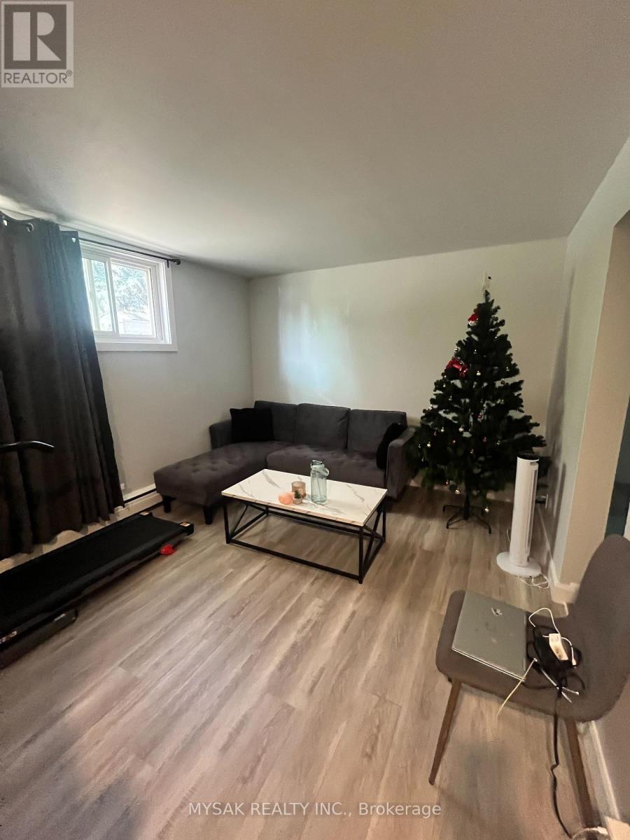 419 Lancaster Street W, Kitchener, Ontario  N2H 4V8 - Photo 10 - X12404090