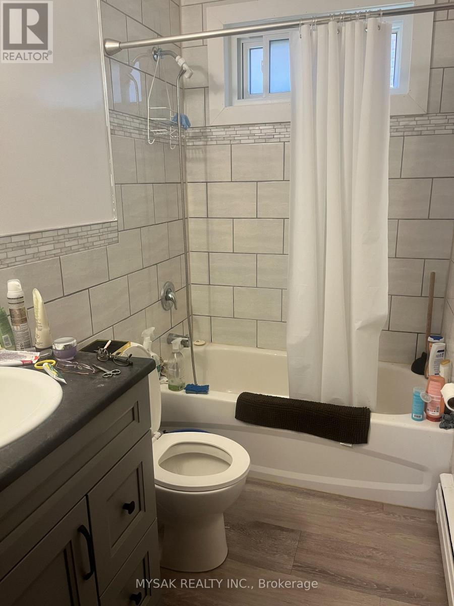 419 Lancaster Street W, Kitchener, Ontario  N2H 4V8 - Photo 6 - X12404090
