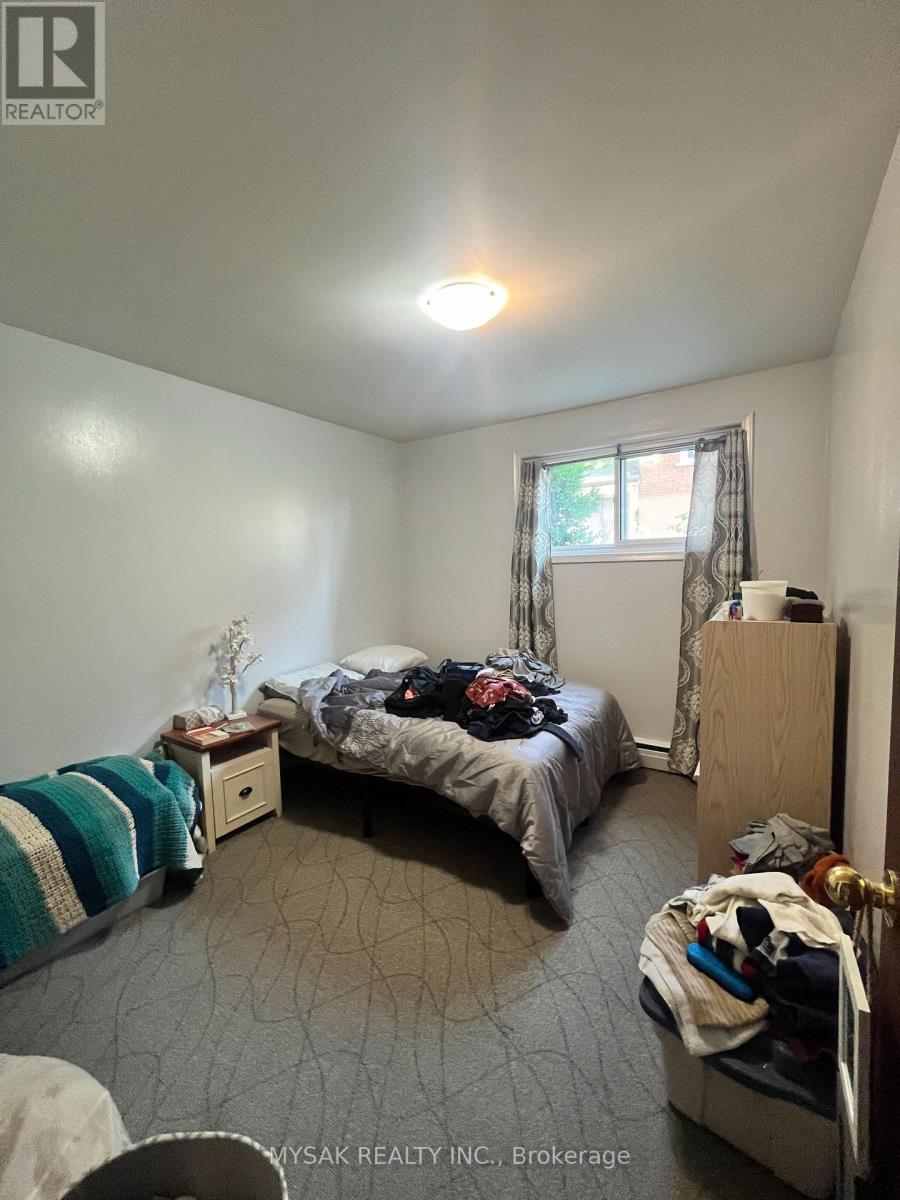 419 Lancaster Street W, Kitchener, Ontario  N2H 4V8 - Photo 8 - X12404090