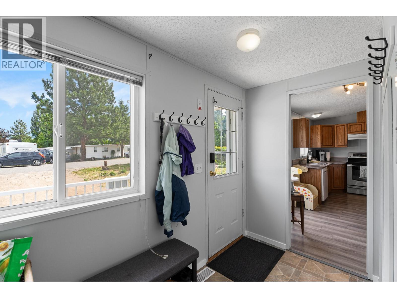 779 Klahanie Drive, Kamloops, British Columbia  V2C 5R1 - Photo 3 - 10355367