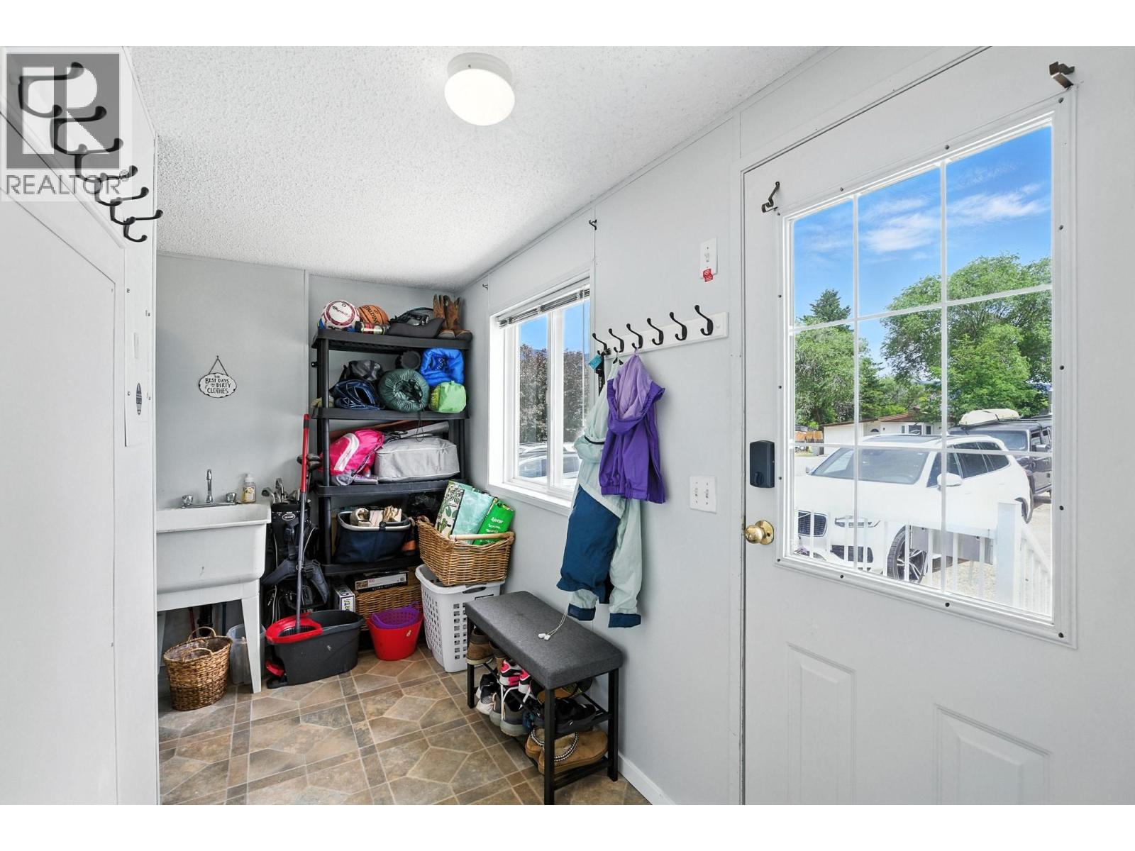 779 Klahanie Drive, Kamloops, British Columbia  V2C 5R1 - Photo 4 - 10355367