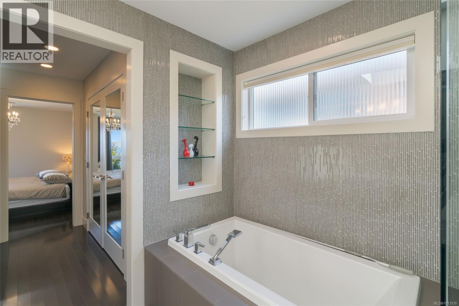 Property at 6457 Ptarmigan Way image 4