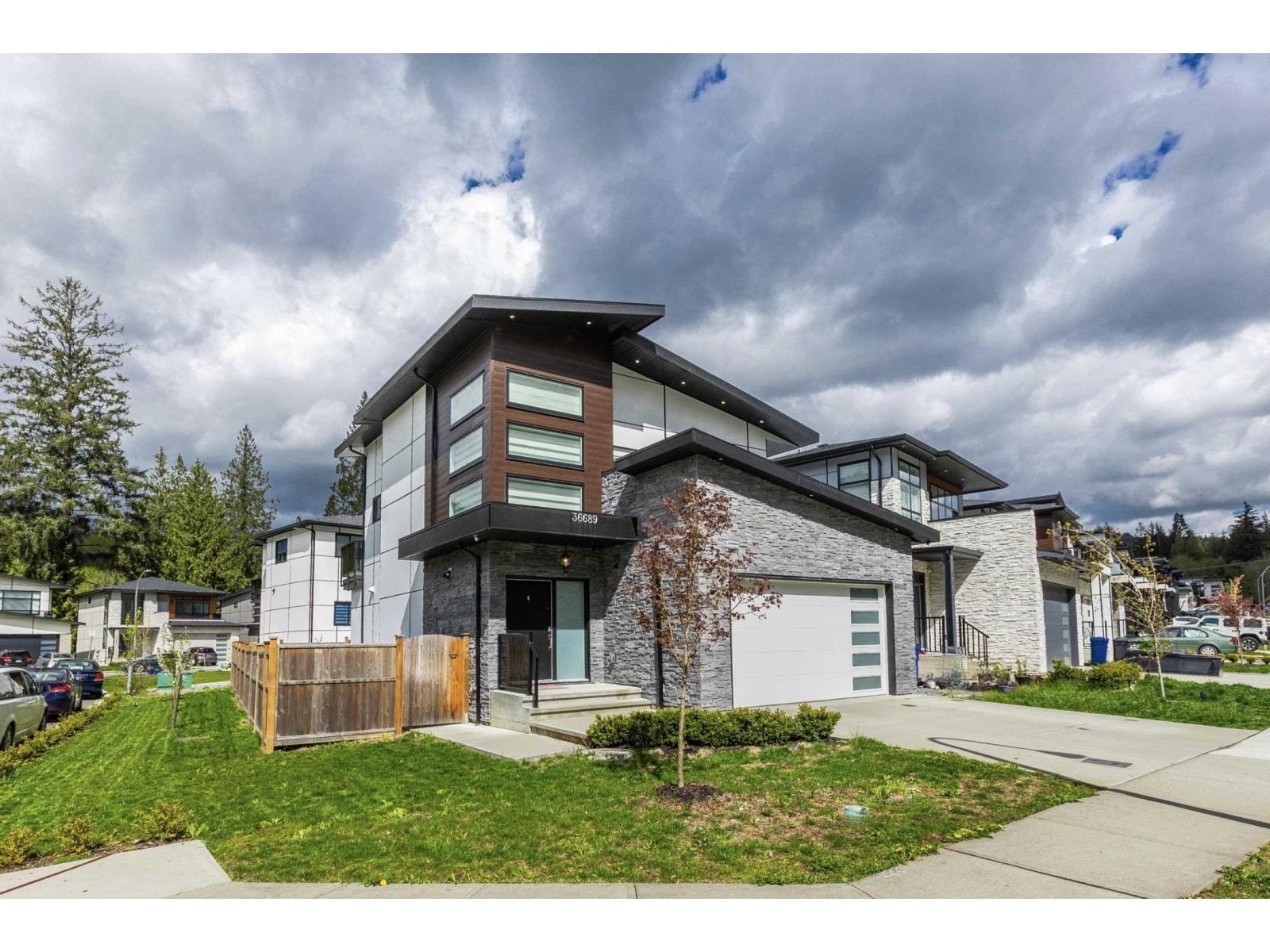 36689 Dianne Brook Avenue, Abbotsford, British Columbia  V3G 0H4 - Photo 2 - R3046011