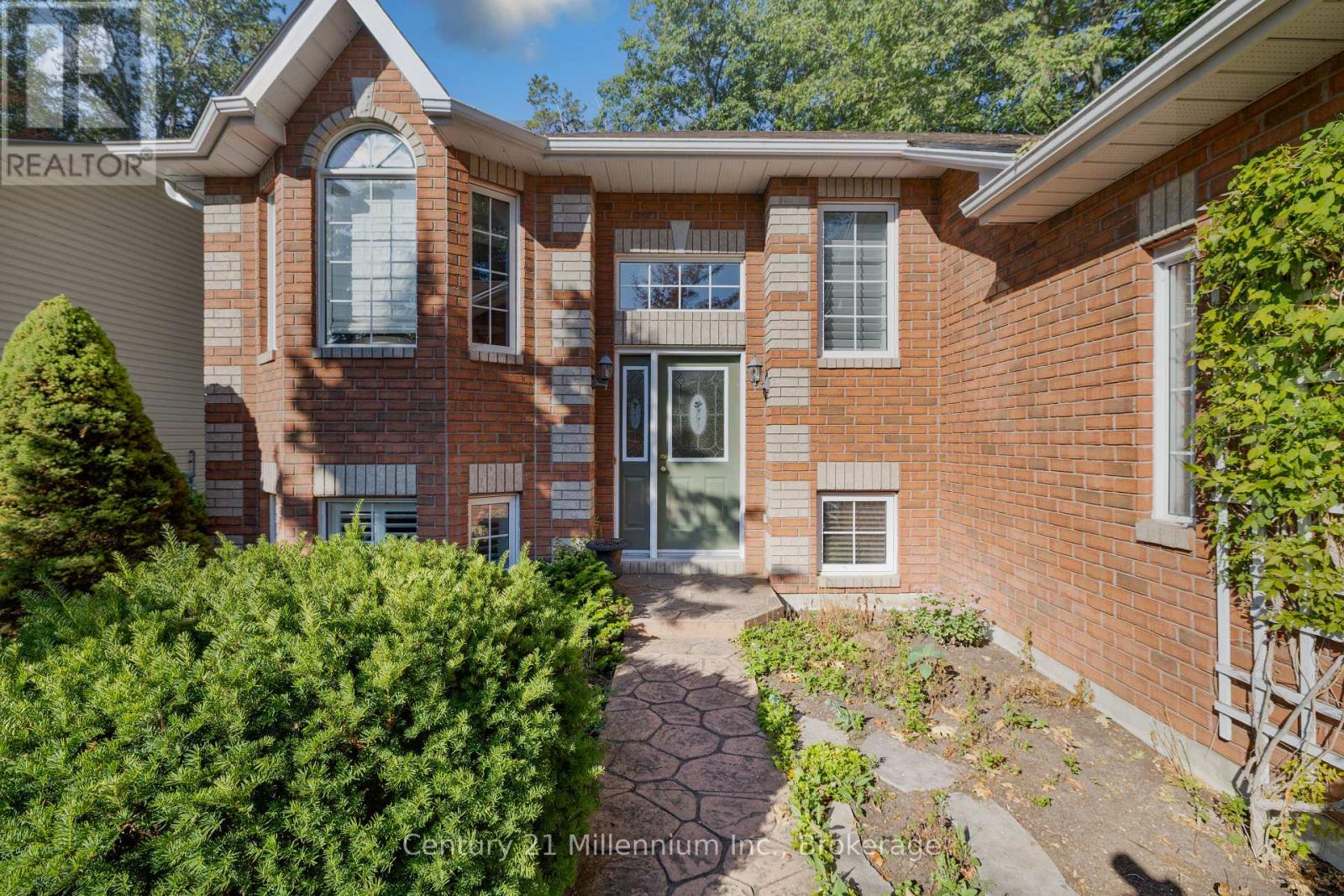 30 Smallman Drive, Wasaga Beach, Ontario  L9Z 1L1 - Photo 2 - S12403549