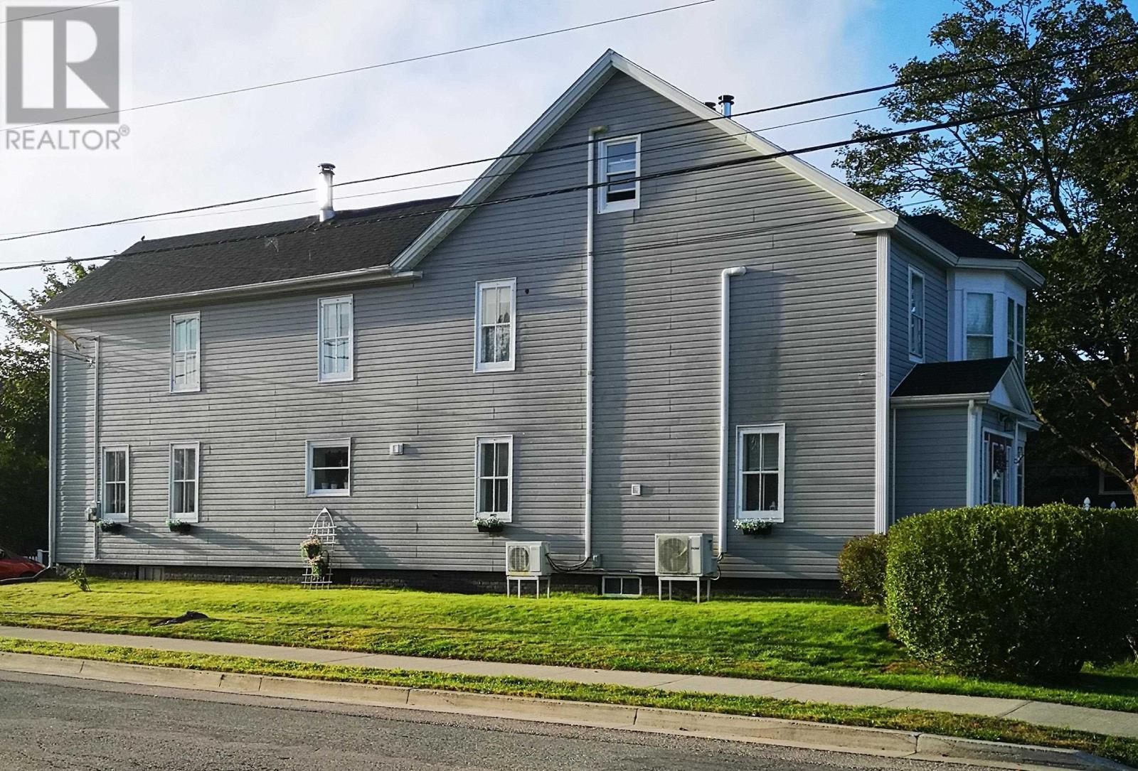 15 Brunswick Street, Yarmouth, Nova Scotia  B5A 2E2 - Photo 3 - 202523340